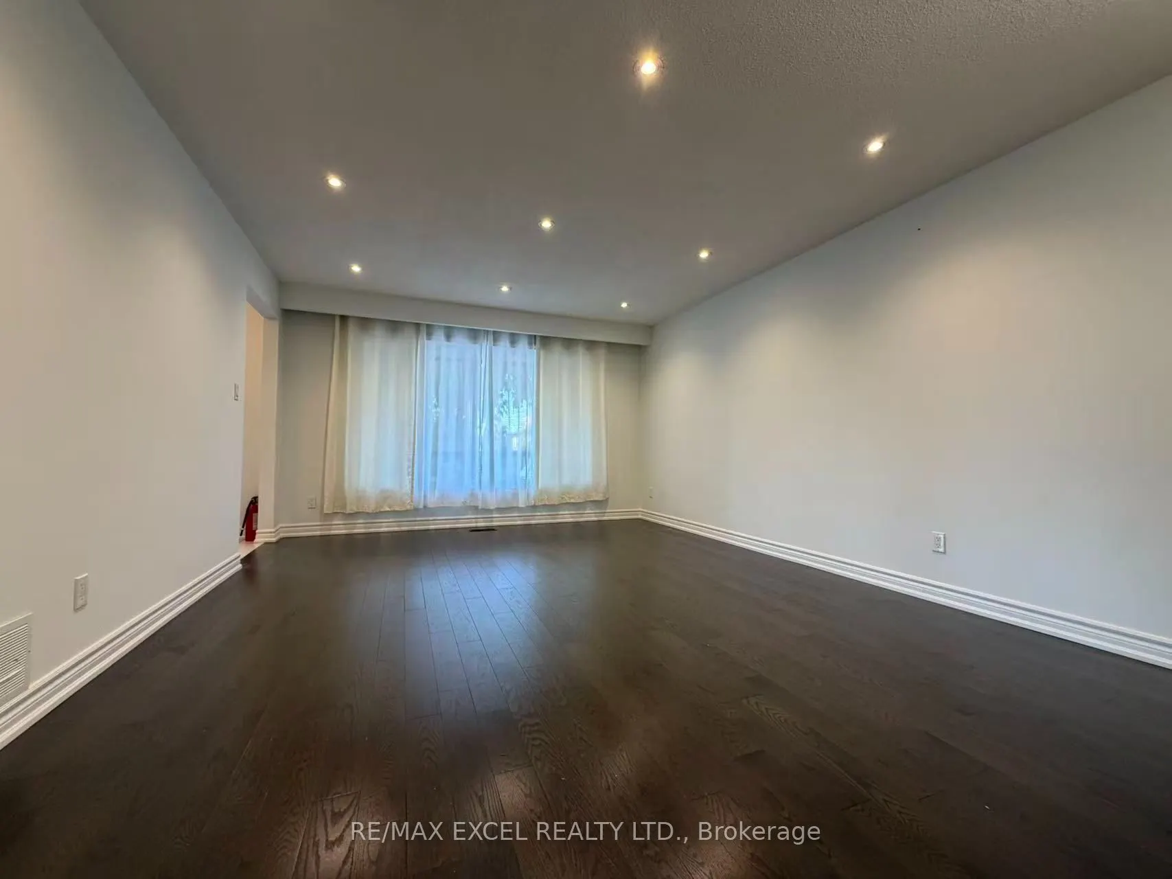 4 Lawnmere Crescent #Main Level