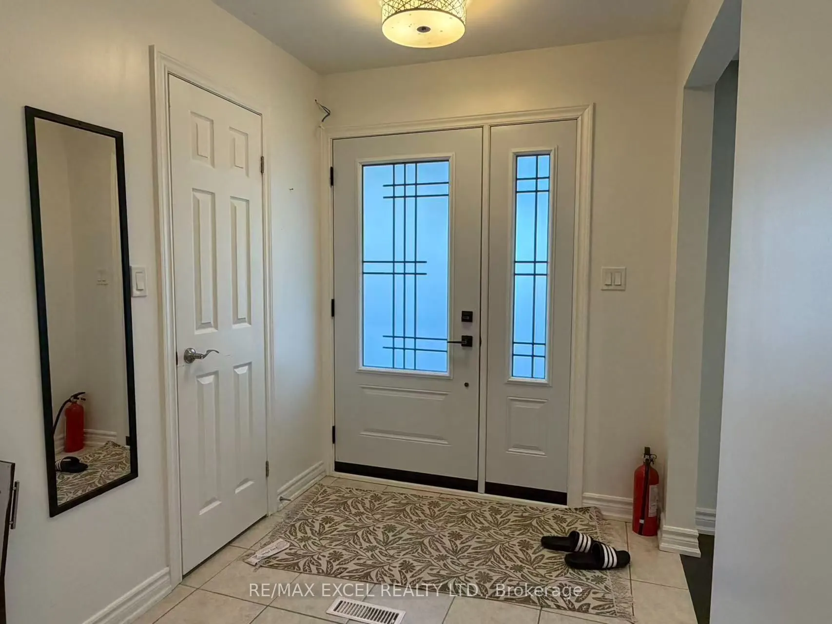 4 Lawnmere Crescent #Main Level