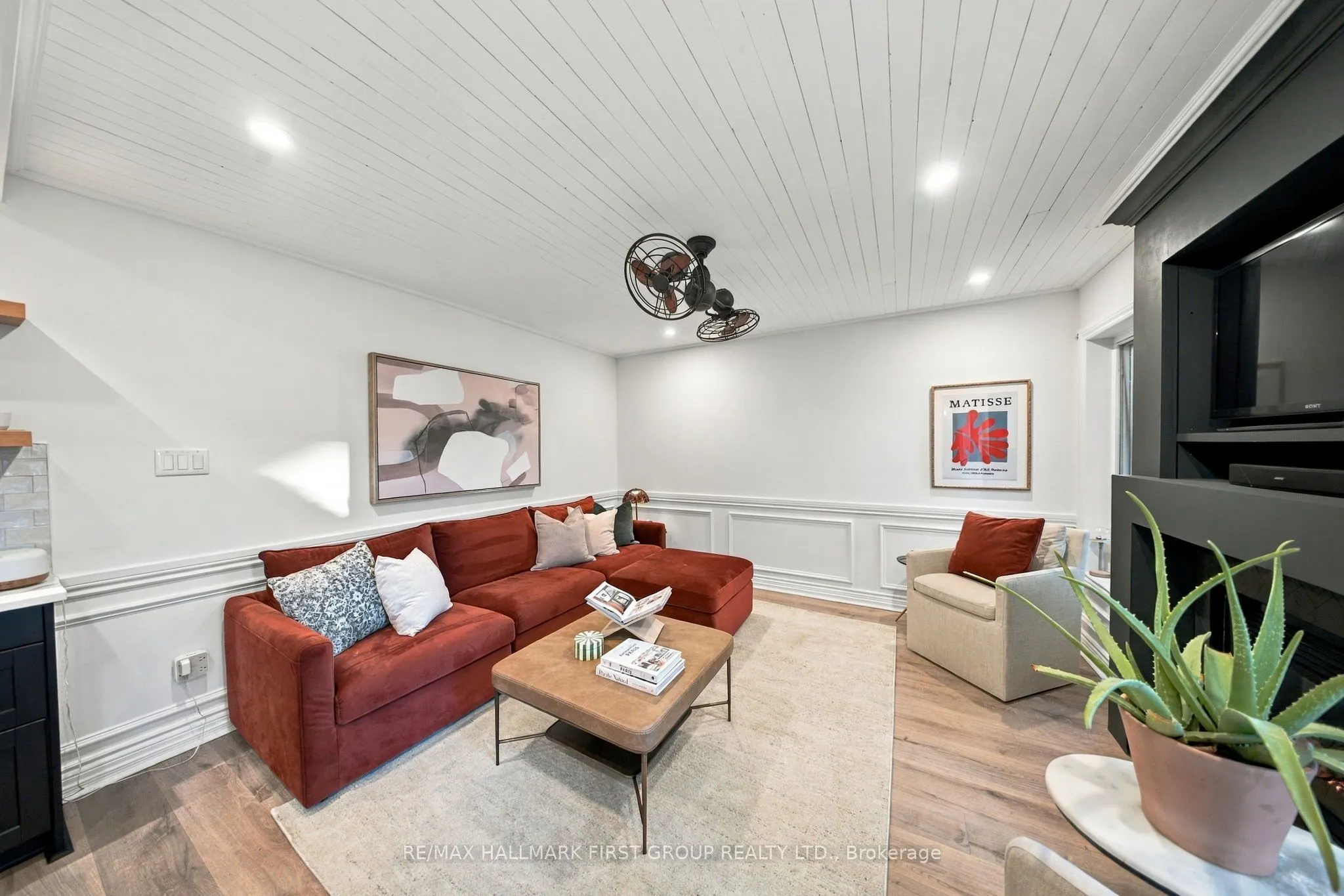 1367 Dumont Street