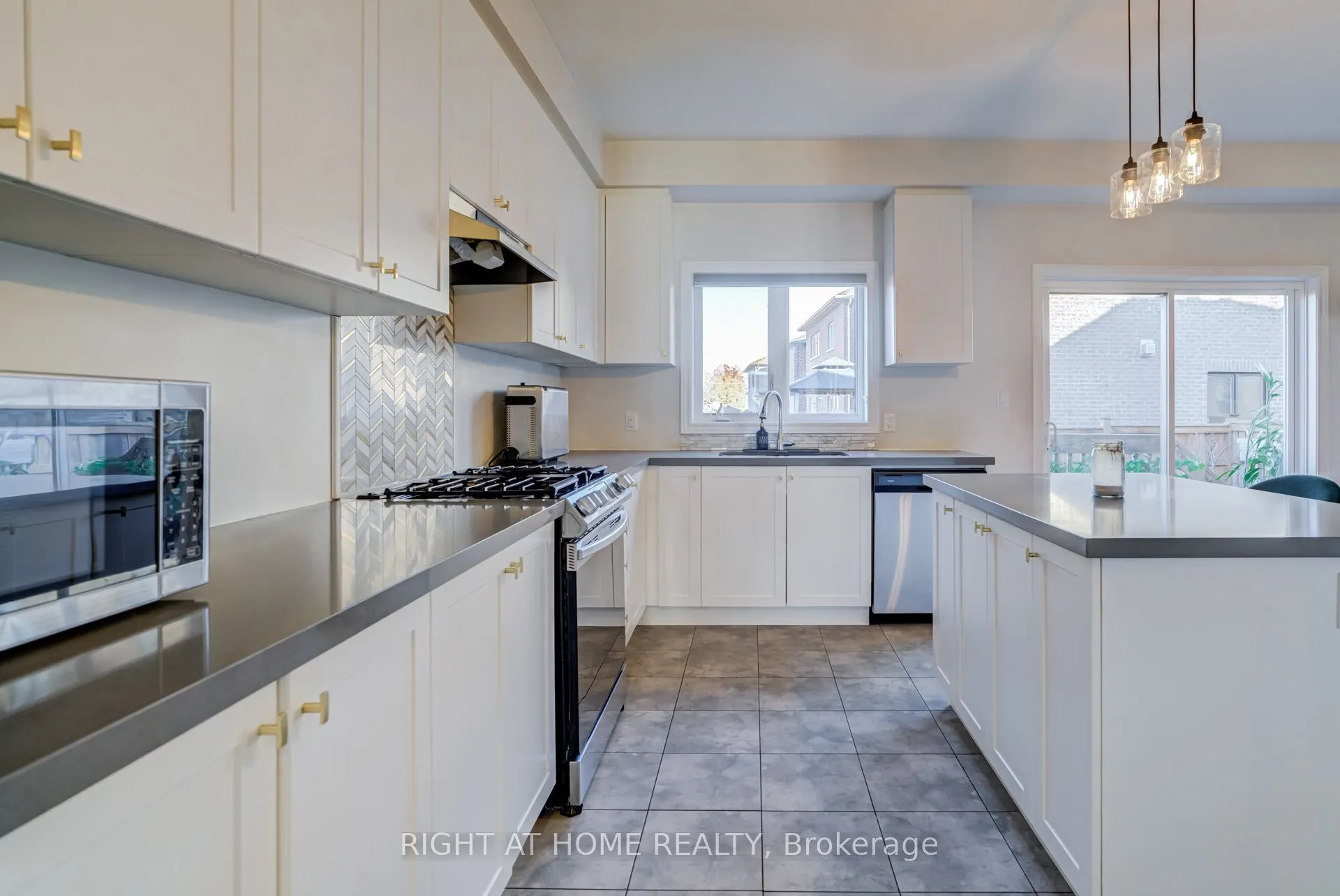 171 Crombie Street