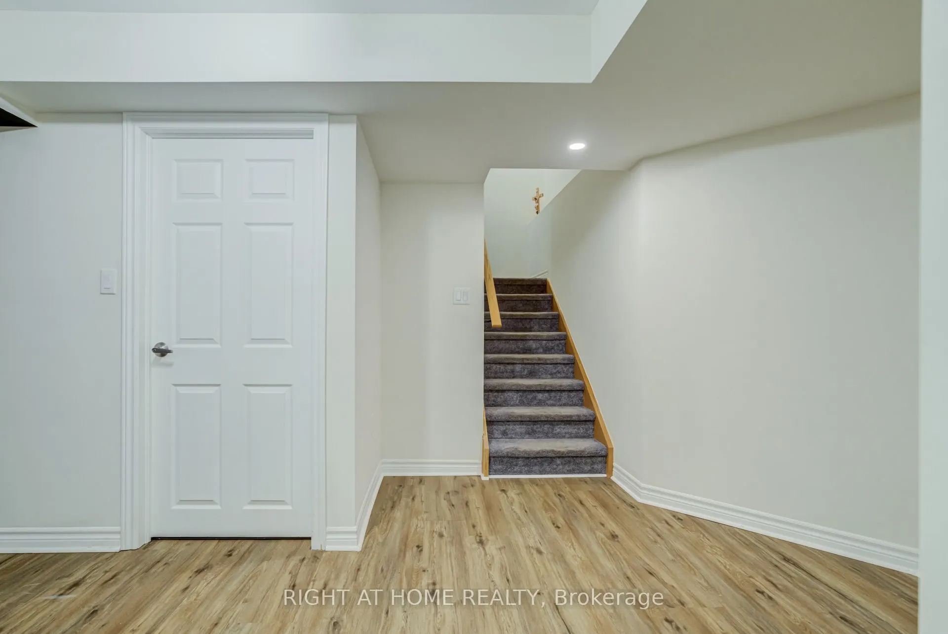 171 Crombie Street