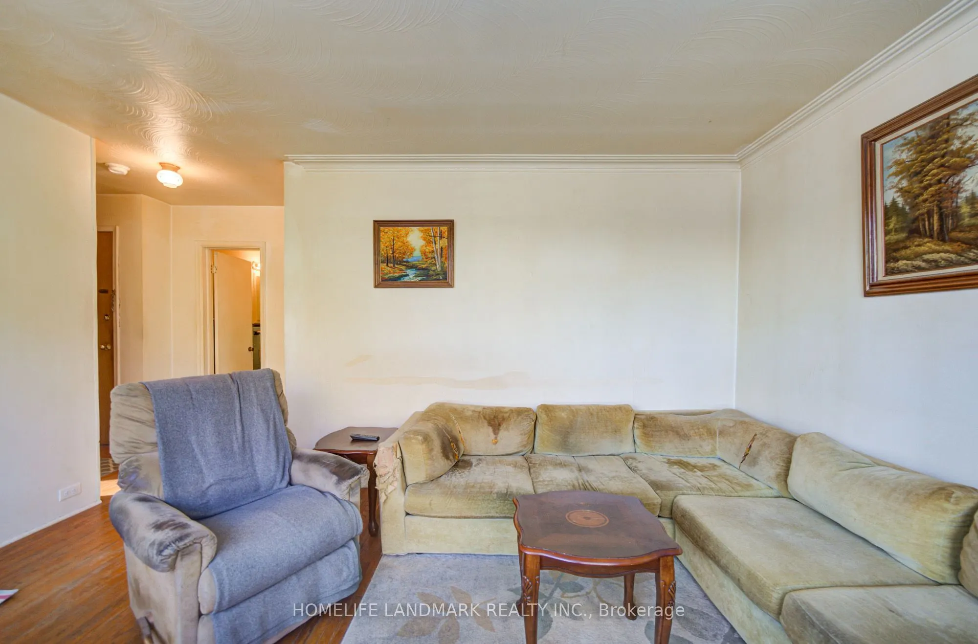 827 Cosburn Avenue