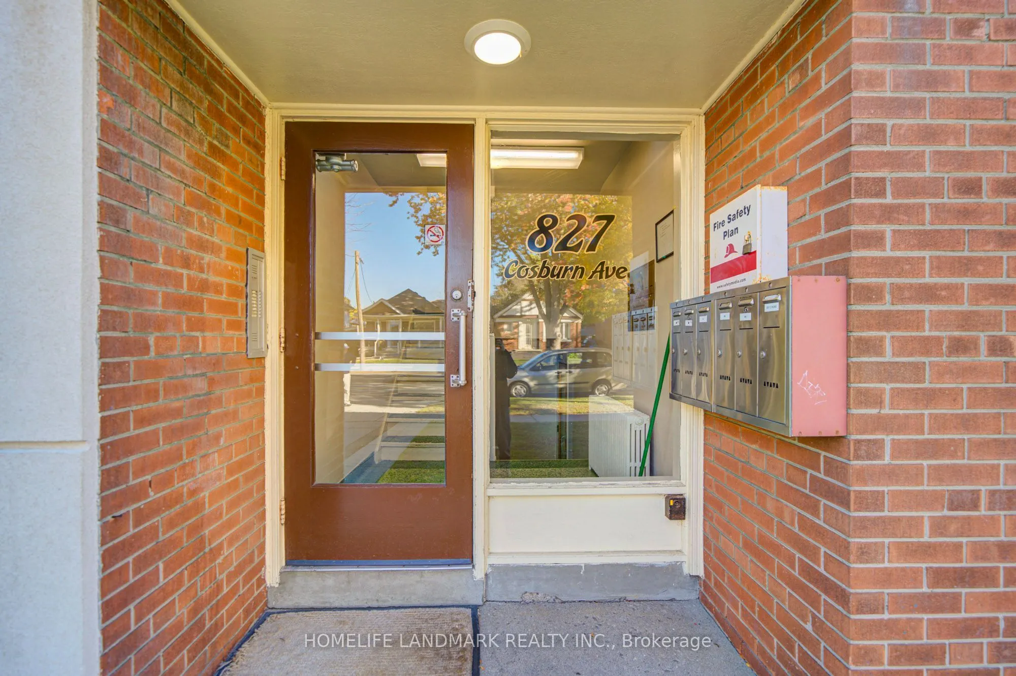 827 Cosburn Avenue