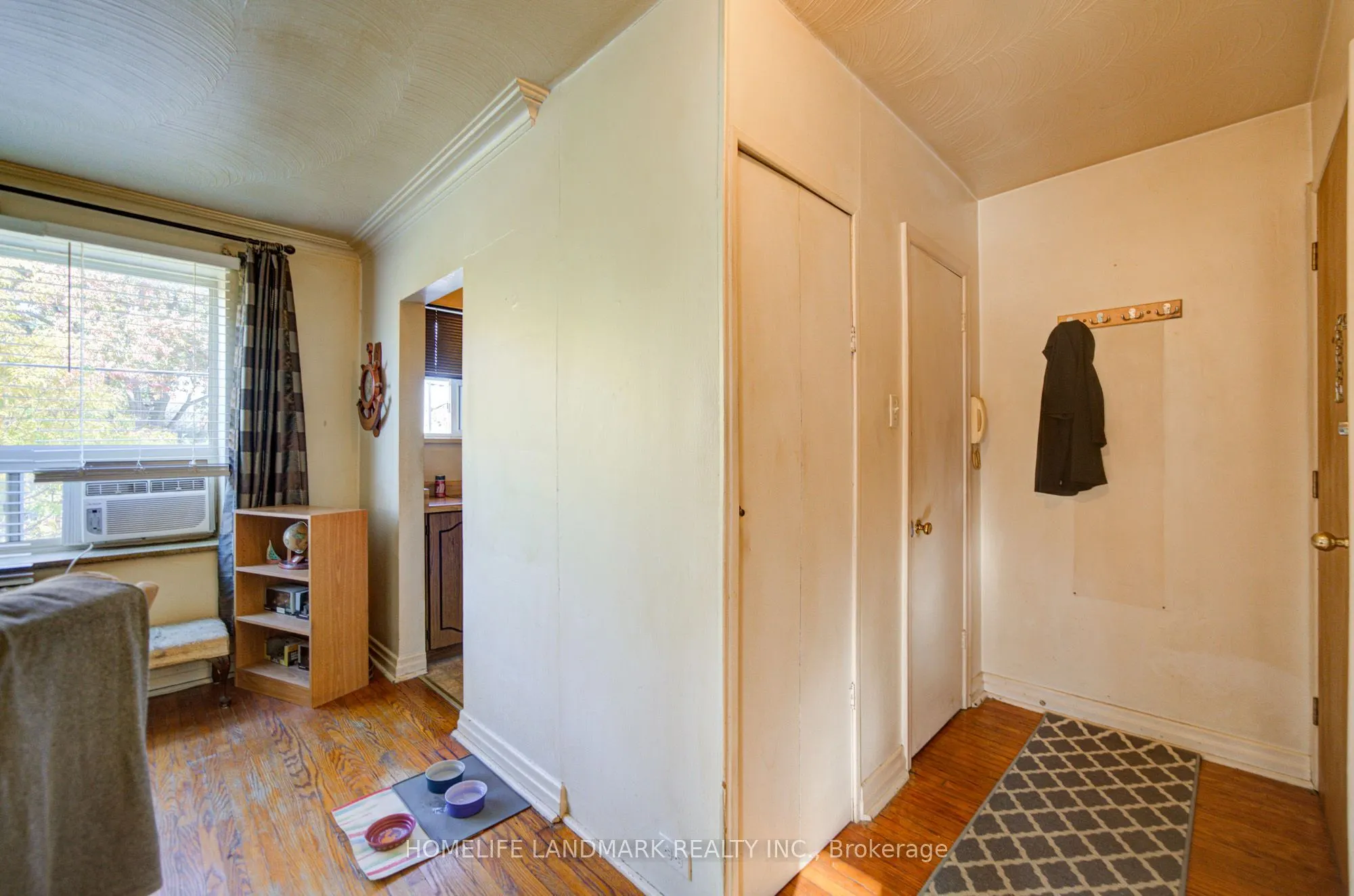 827 Cosburn Avenue