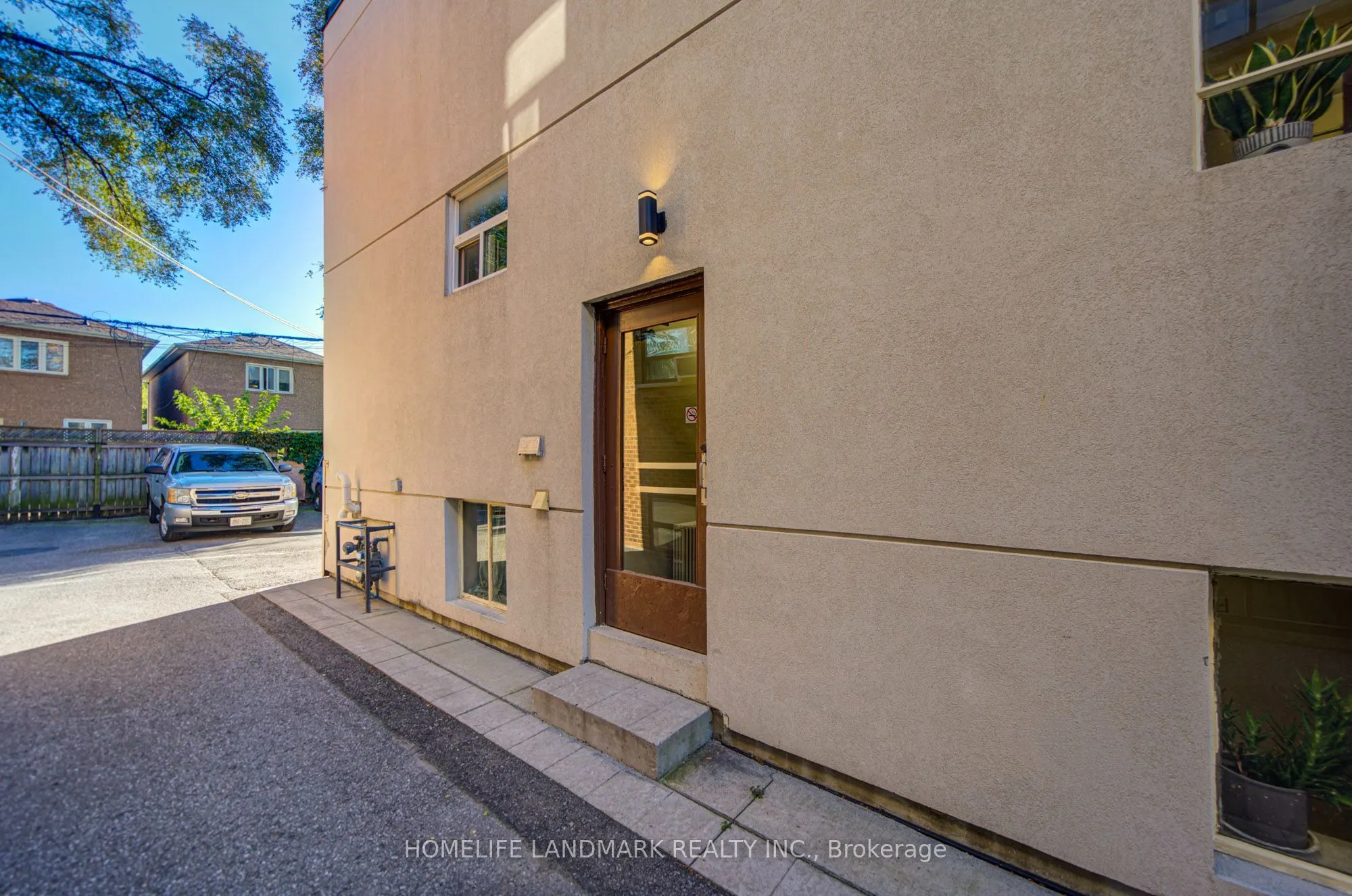 827 Cosburn Avenue