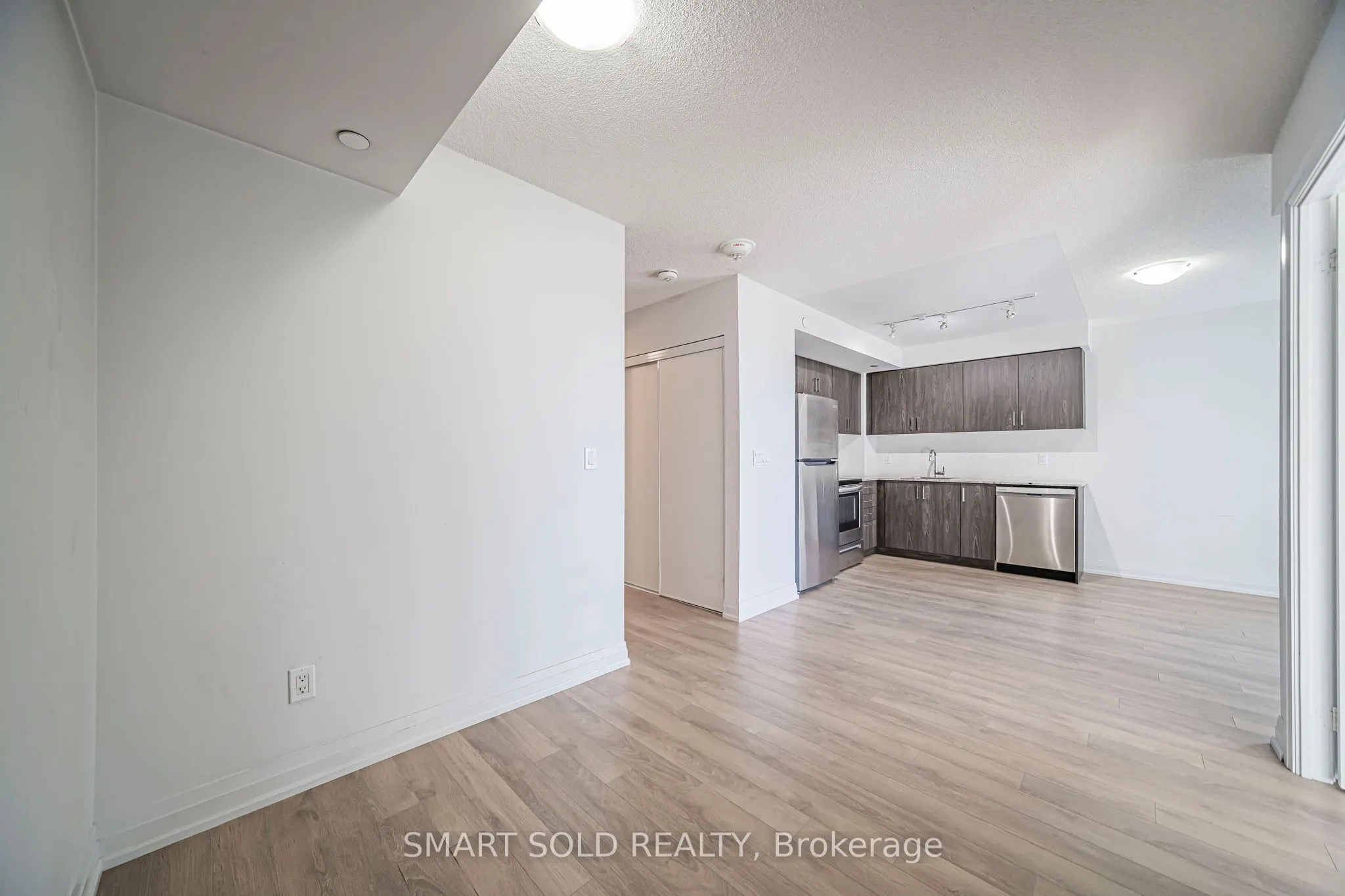 20 Meadowglen Place #329