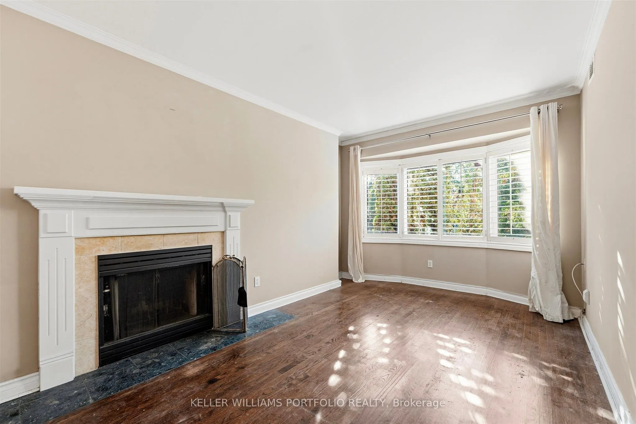 60 Kippendavie Avenue #204