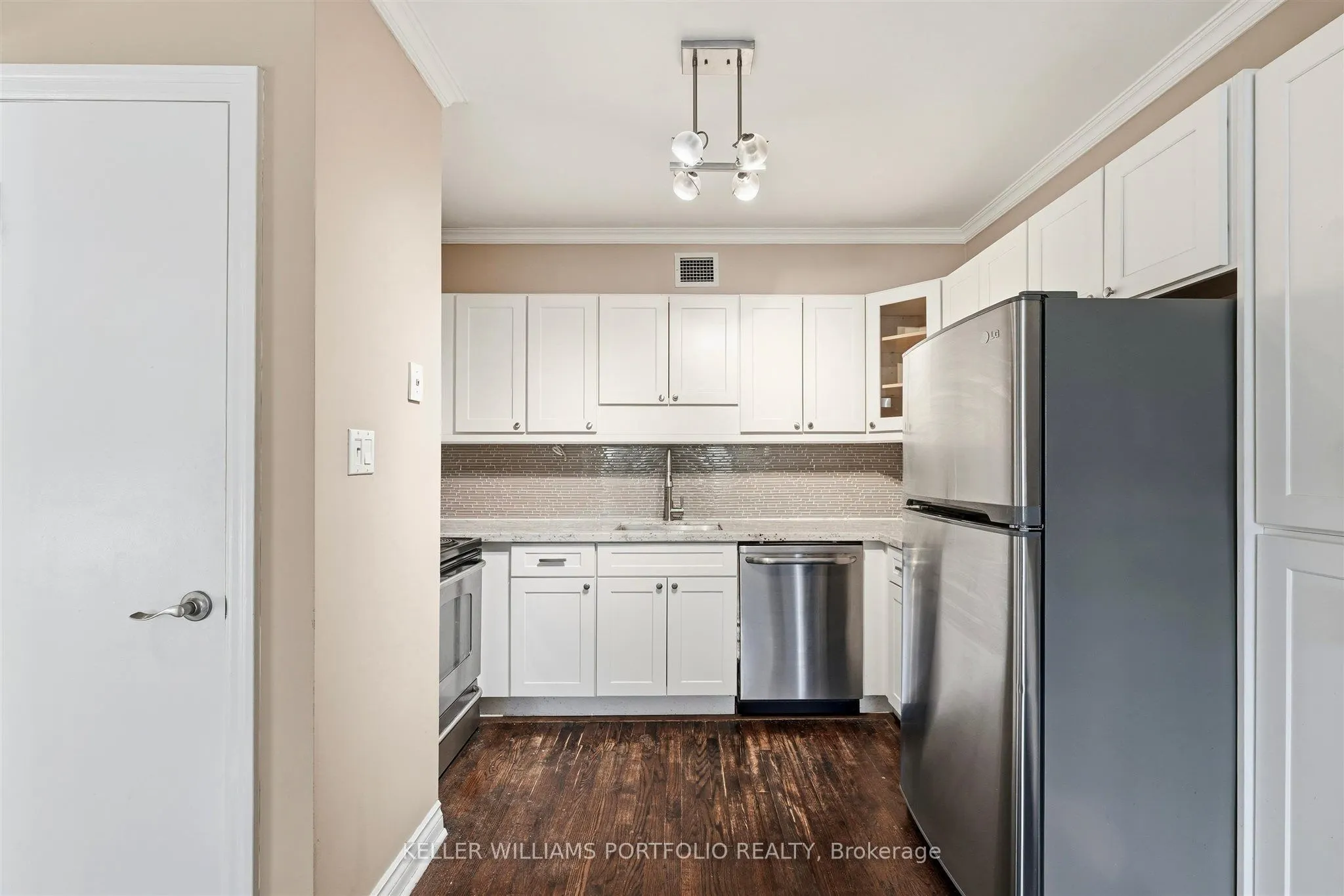 60 Kippendavie Avenue #204