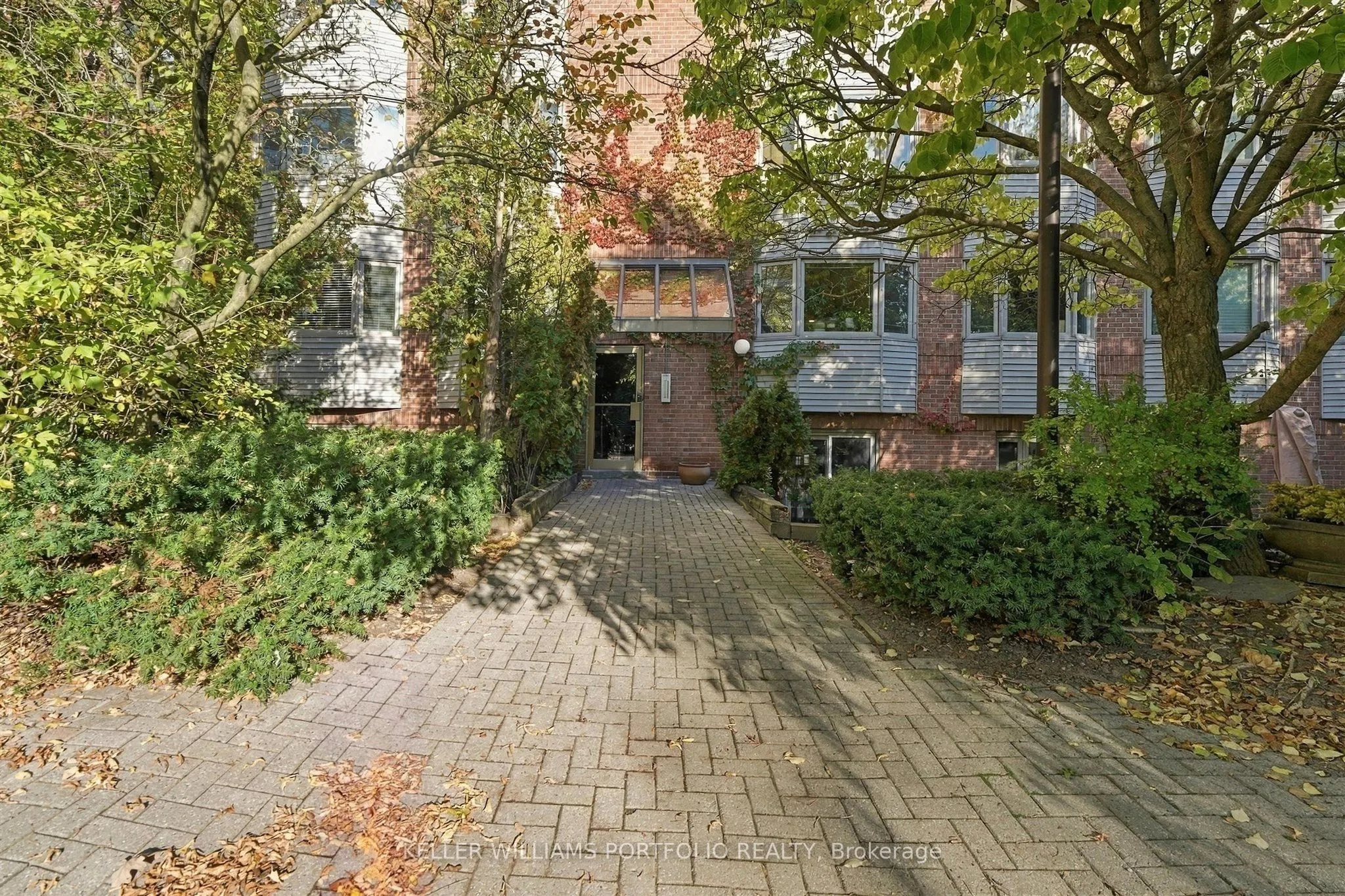 60 Kippendavie Avenue #204