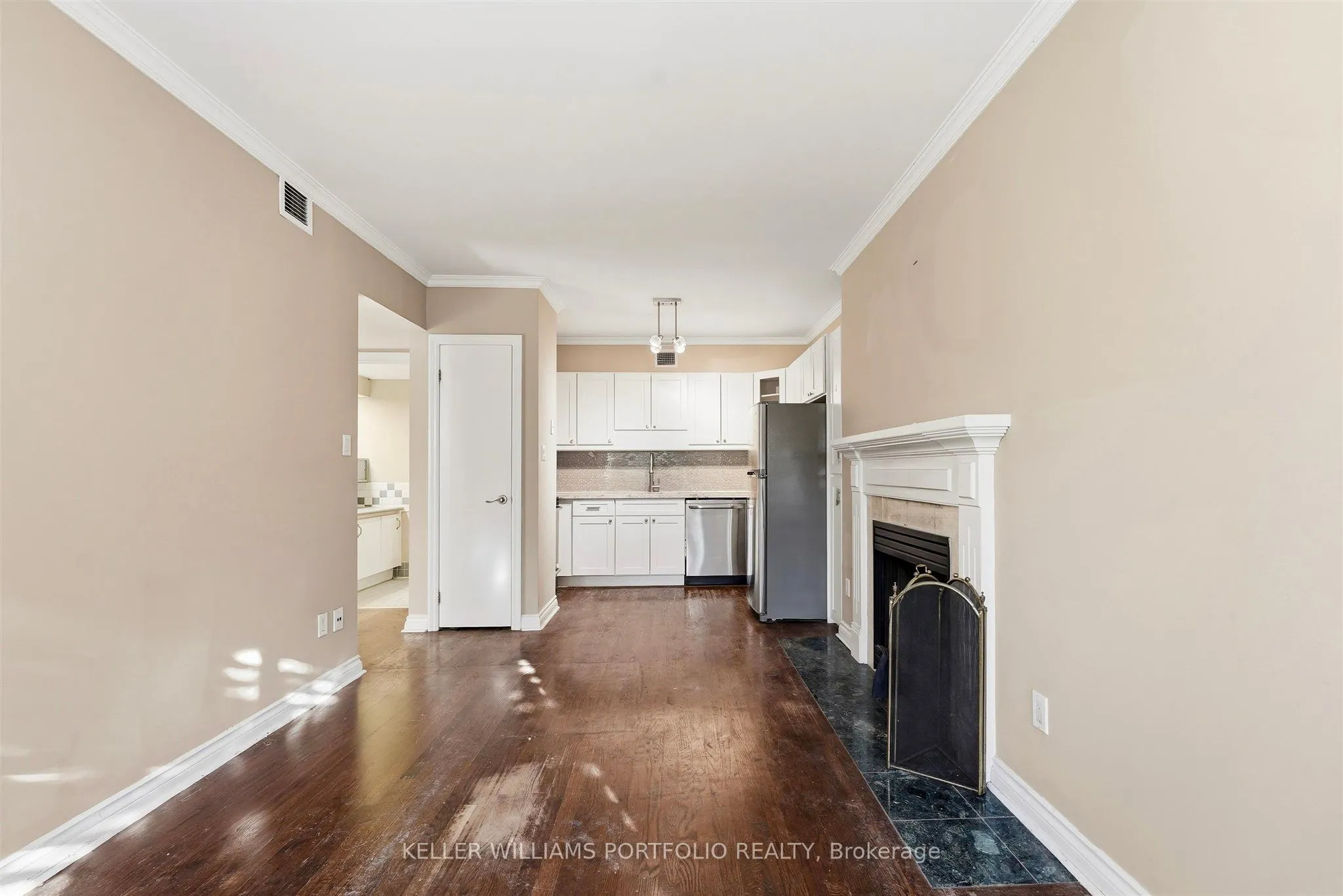 60 Kippendavie Avenue #204