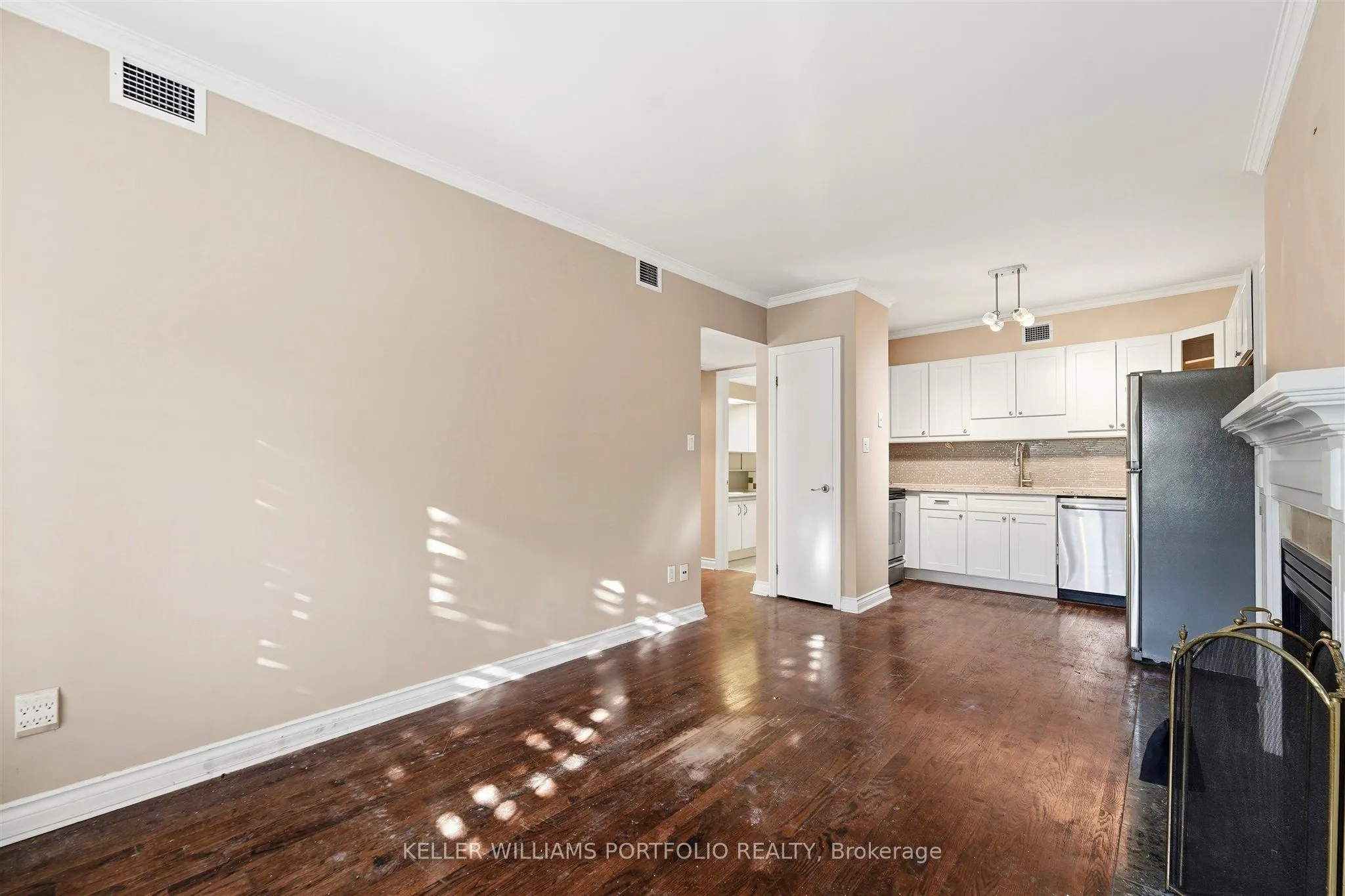 60 Kippendavie Avenue #204