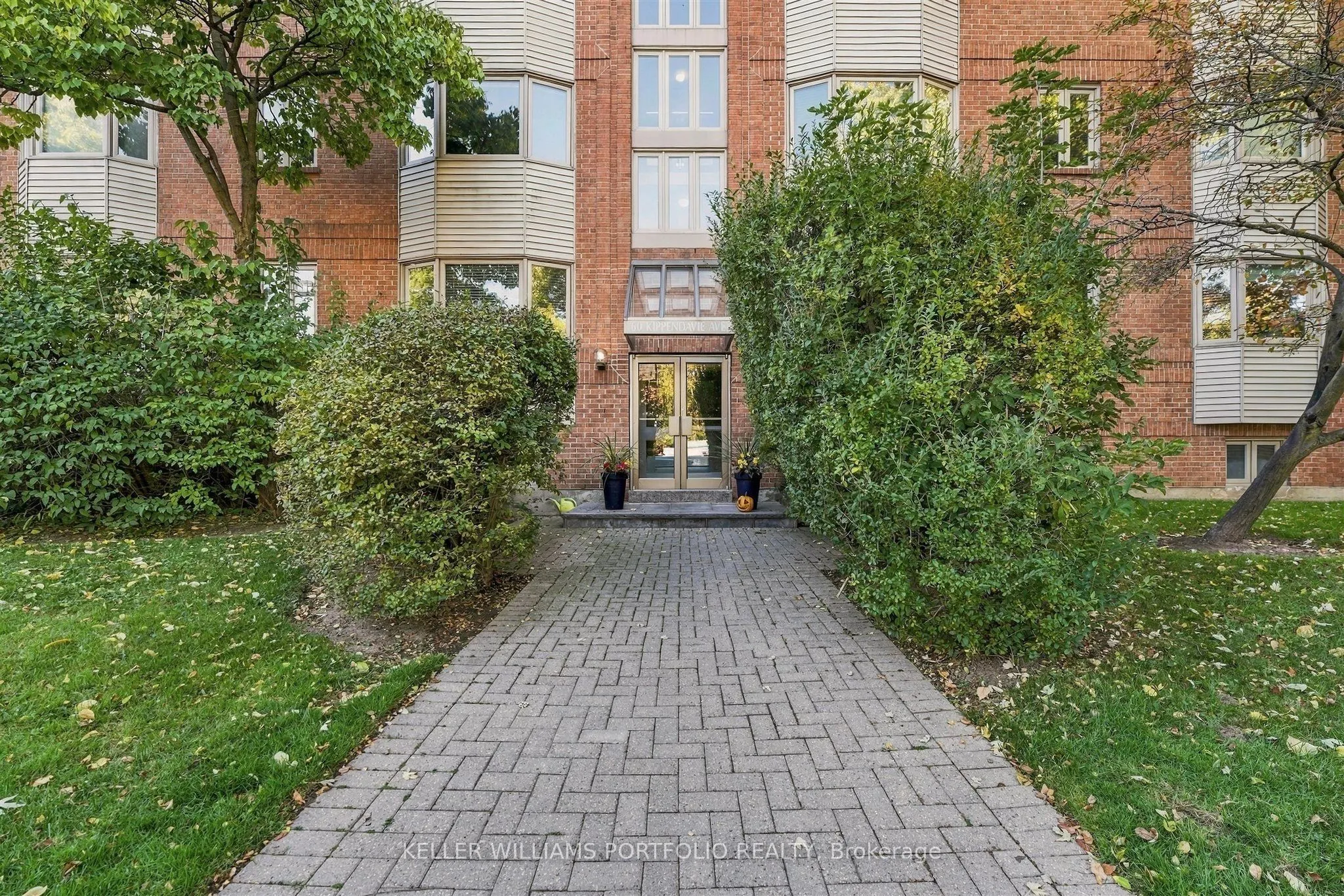 60 Kippendavie Avenue #204