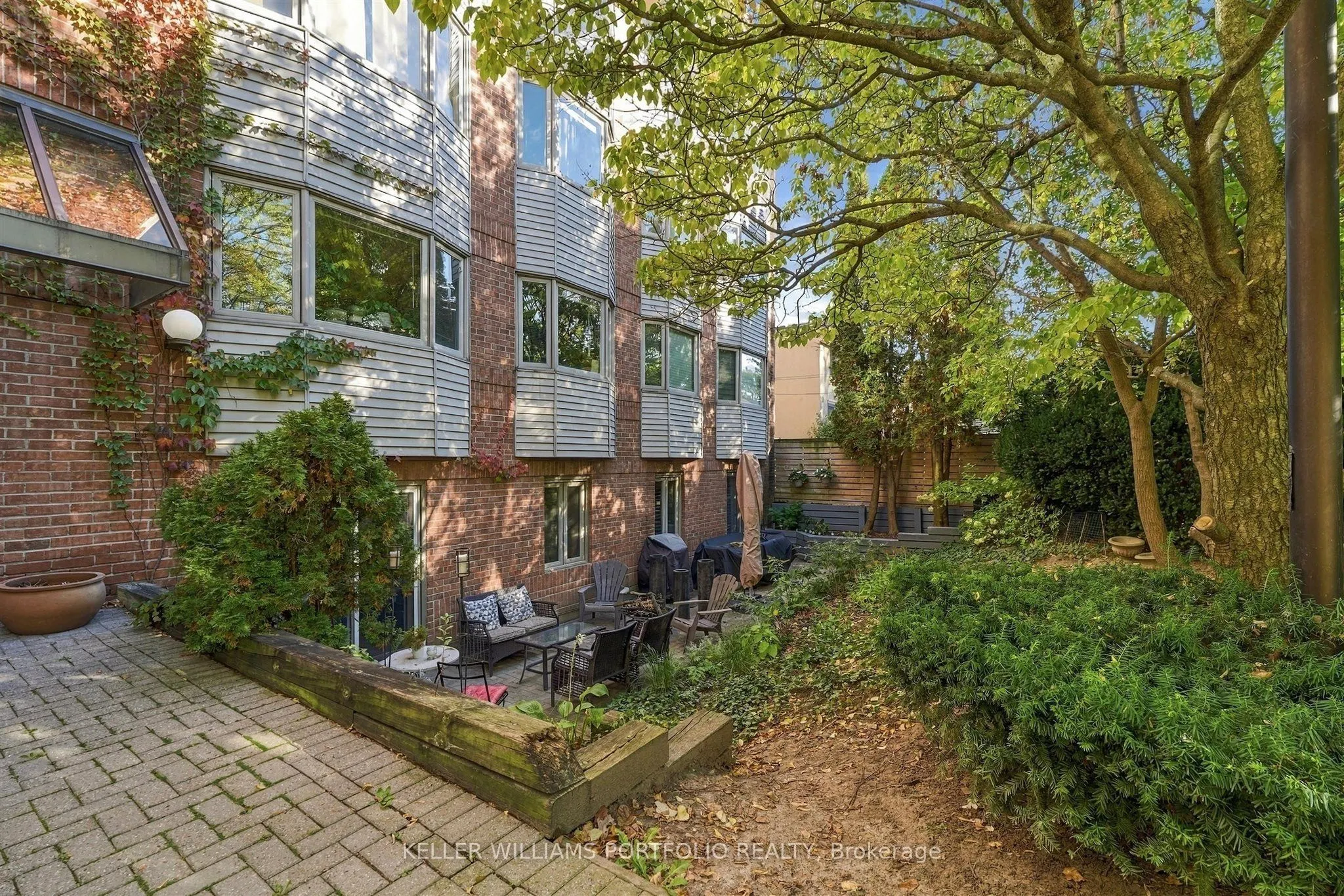 60 Kippendavie Avenue #204