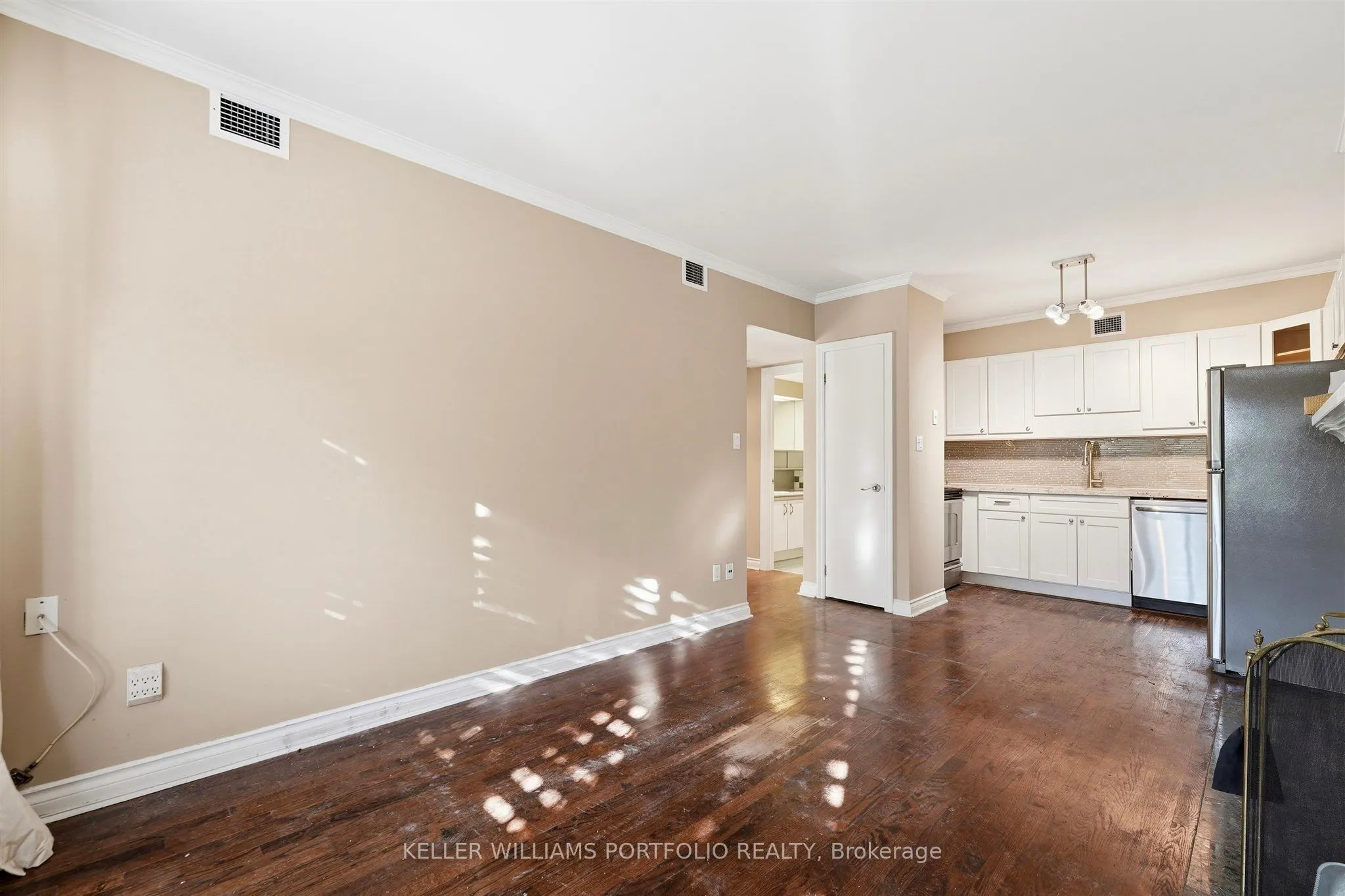 60 Kippendavie Avenue #204