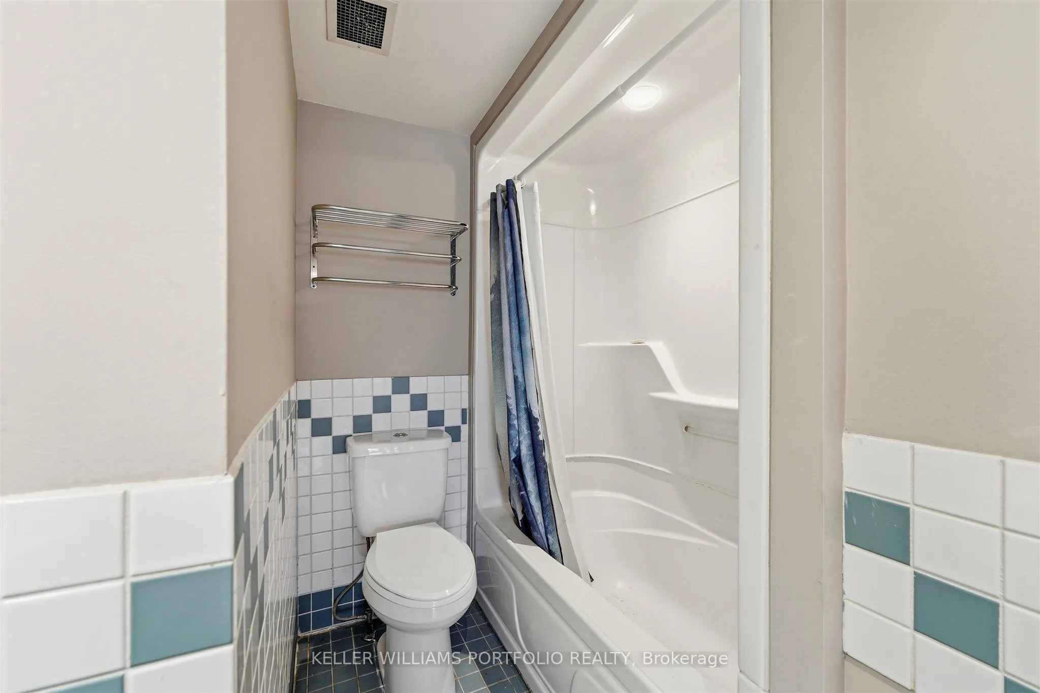 60 Kippendavie Avenue #204