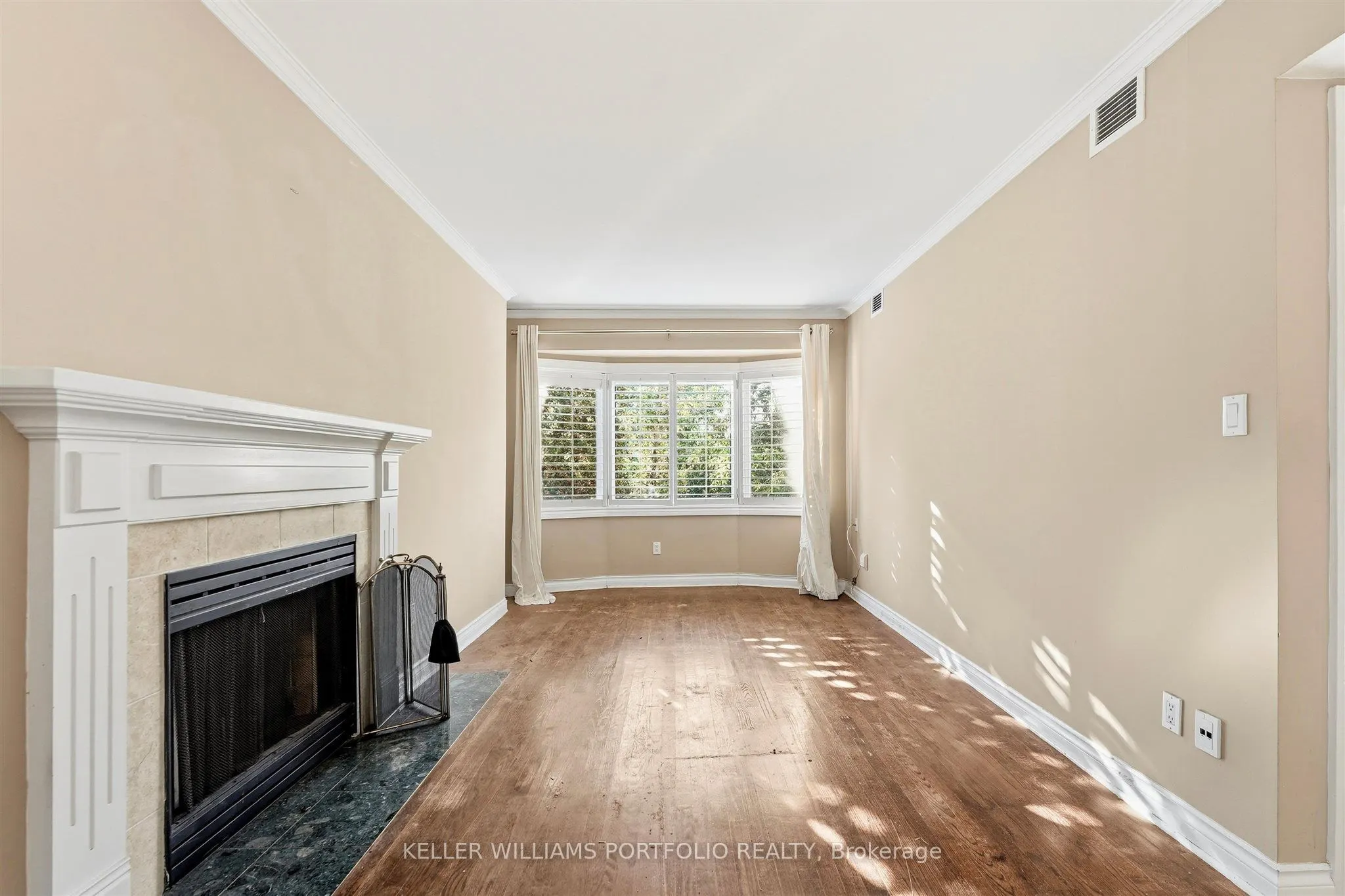 60 Kippendavie Avenue #204