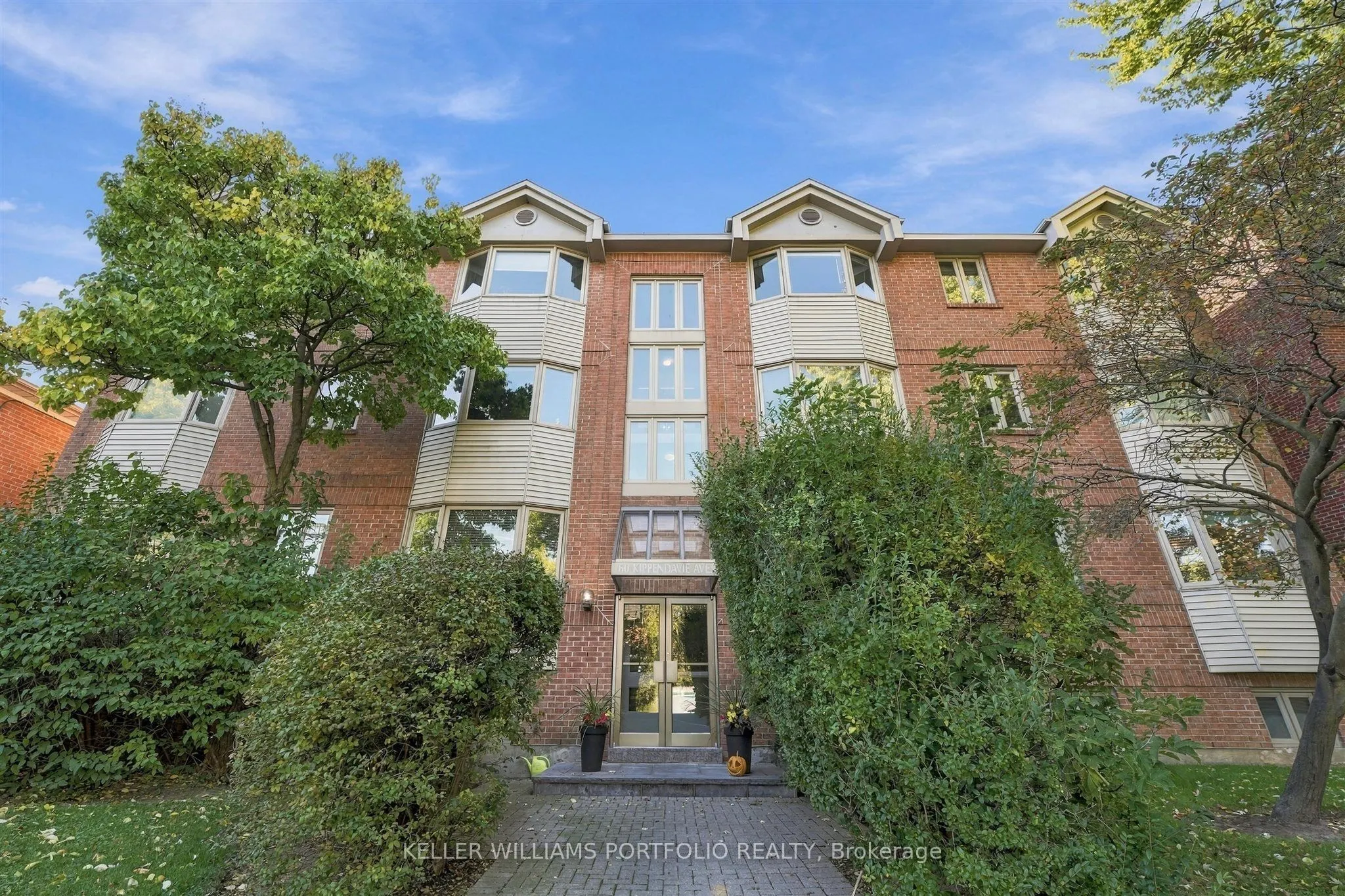 60 Kippendavie Avenue #204