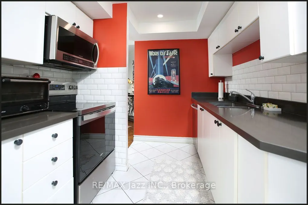 360 Watson Street W #105