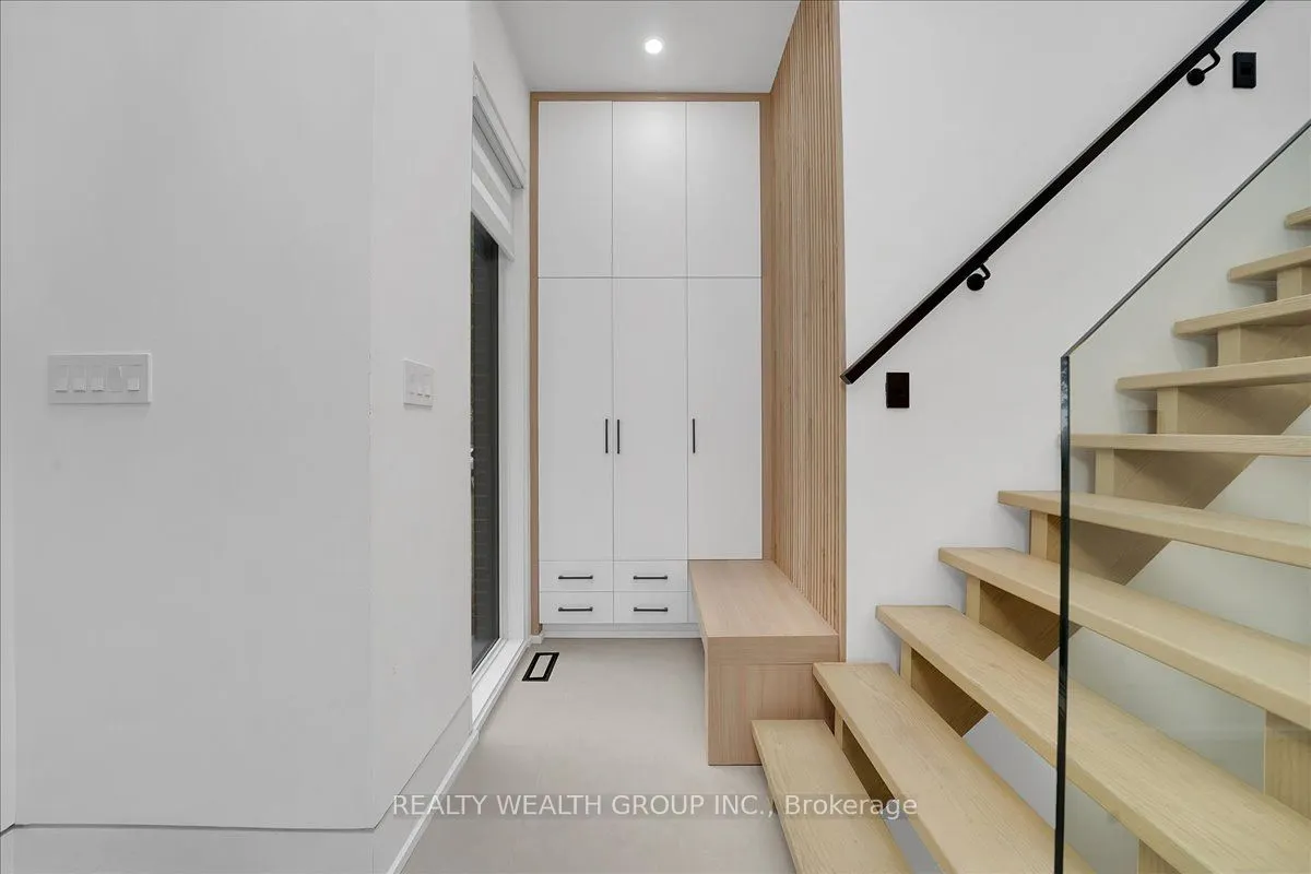2 Kingsbury Crescent