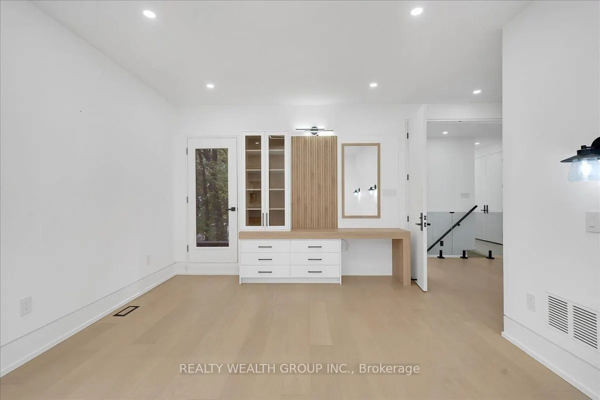 2 Kingsbury Crescent