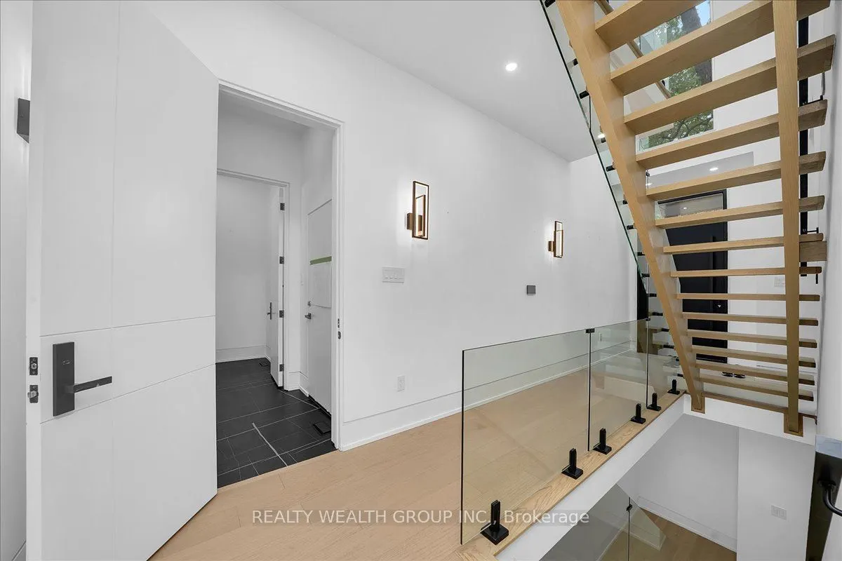 2 Kingsbury Crescent