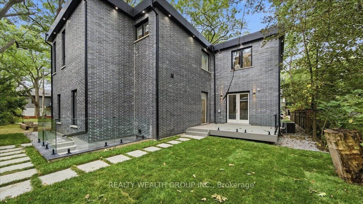 2 Kingsbury Crescent