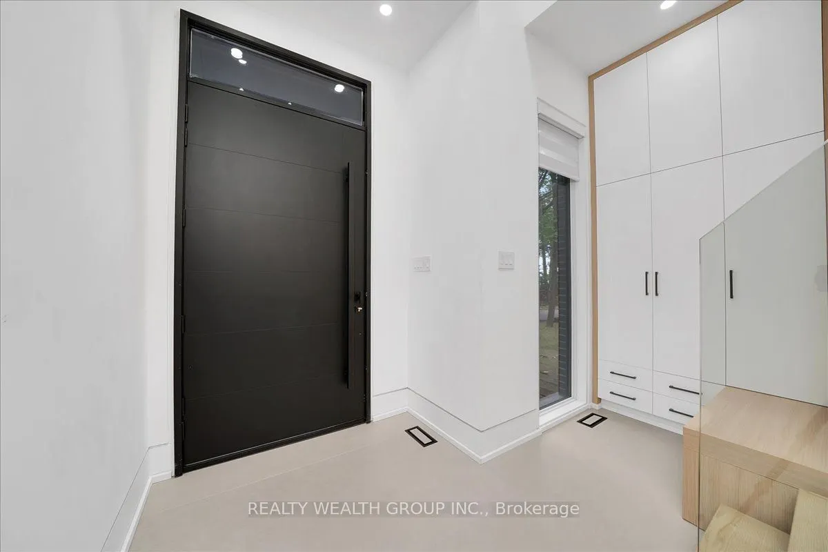 2 Kingsbury Crescent