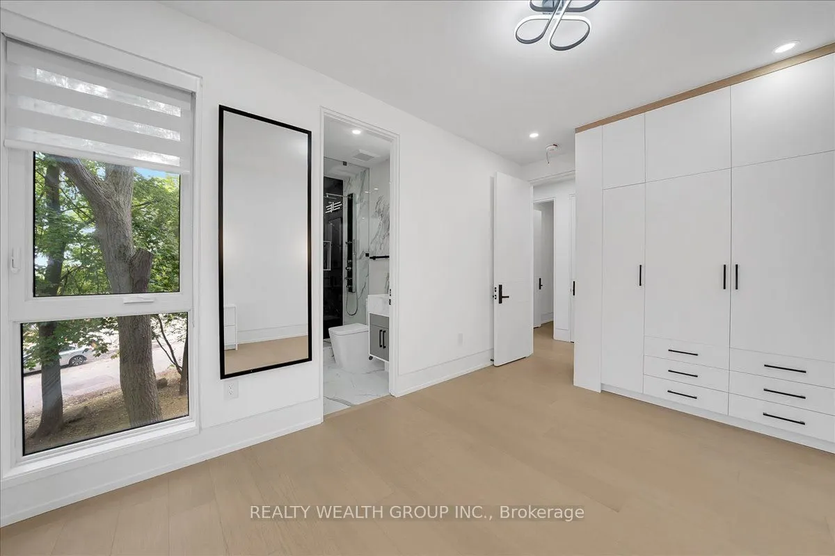 2 Kingsbury Crescent