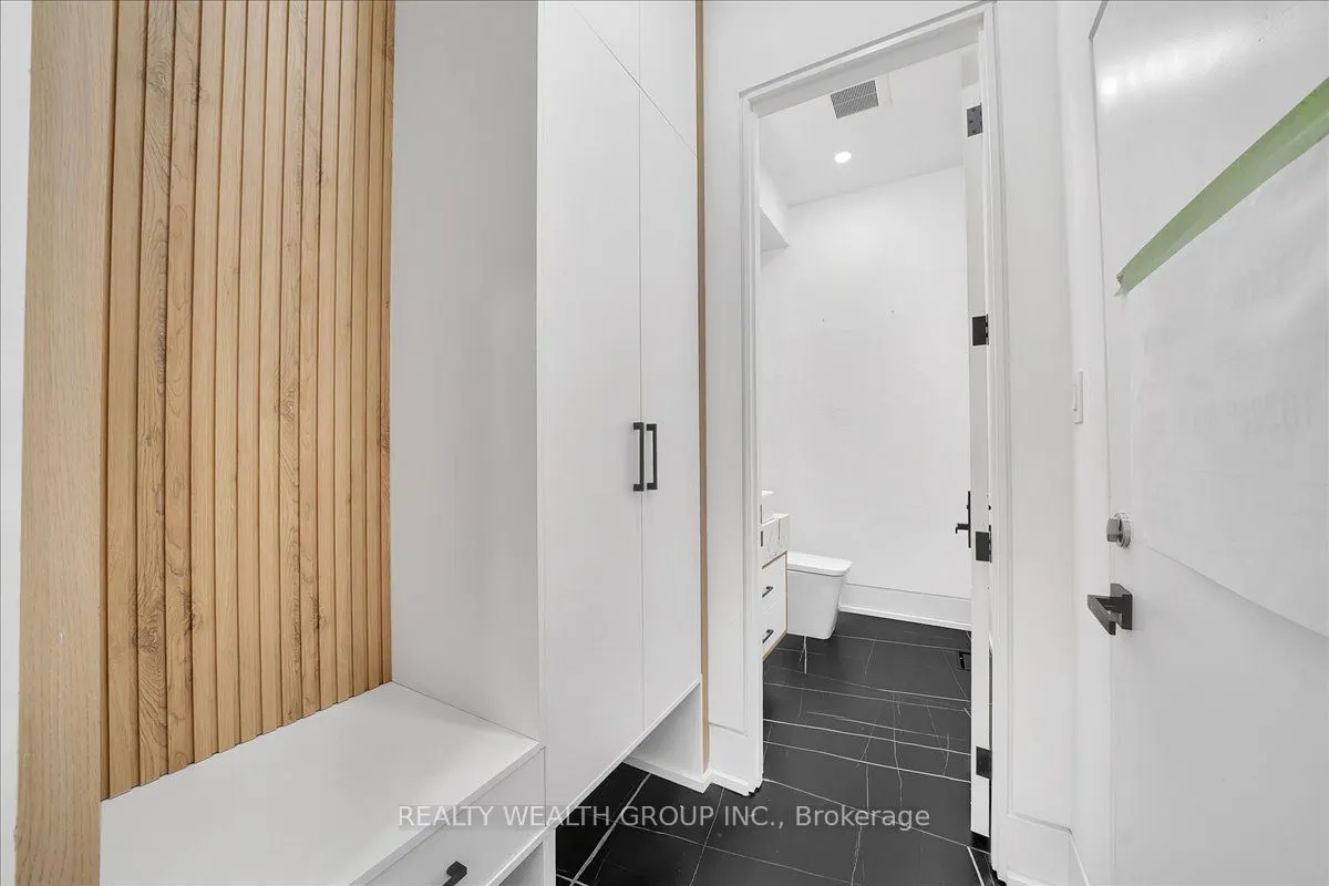 2 Kingsbury Crescent