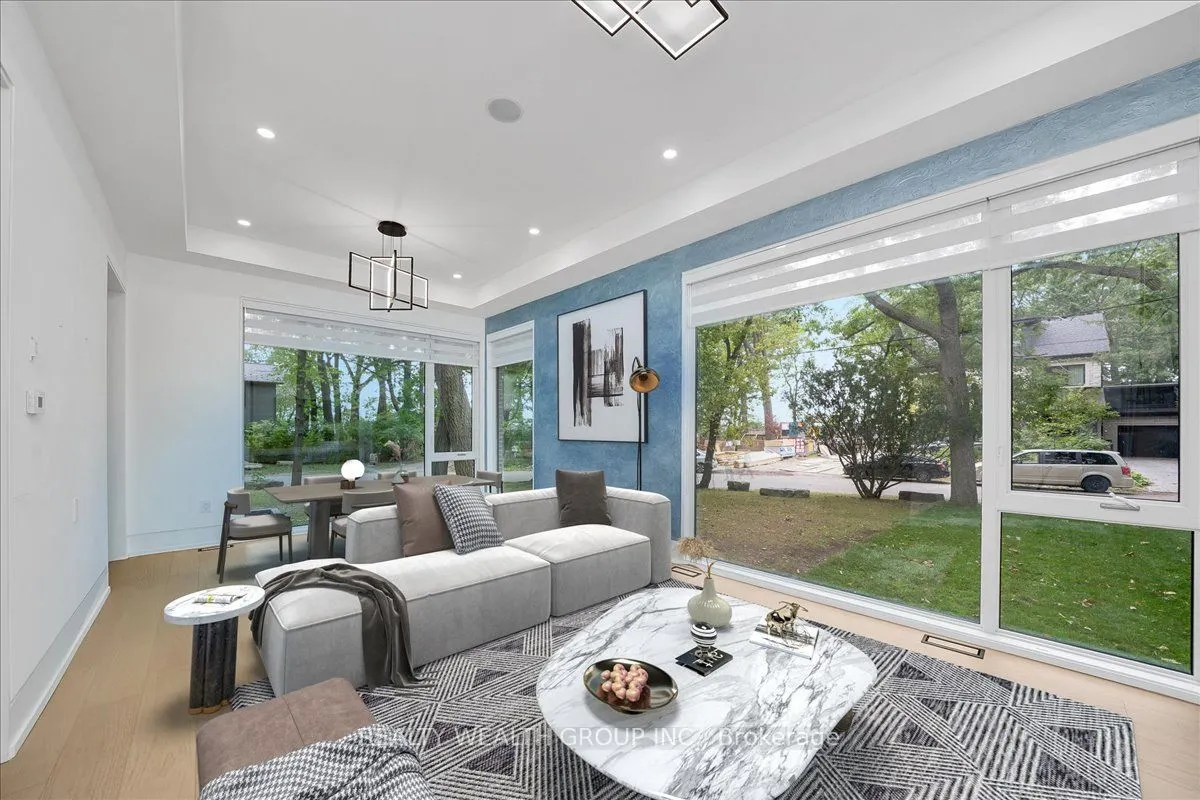 2 Kingsbury Crescent