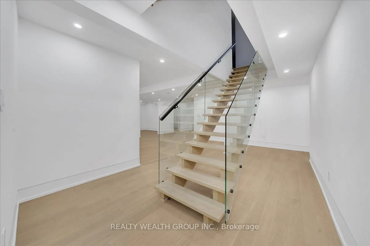 2 Kingsbury Crescent