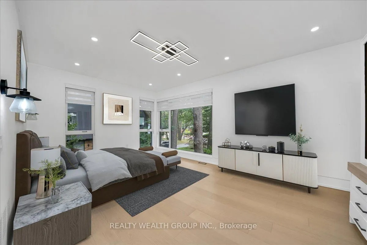 2 Kingsbury Crescent