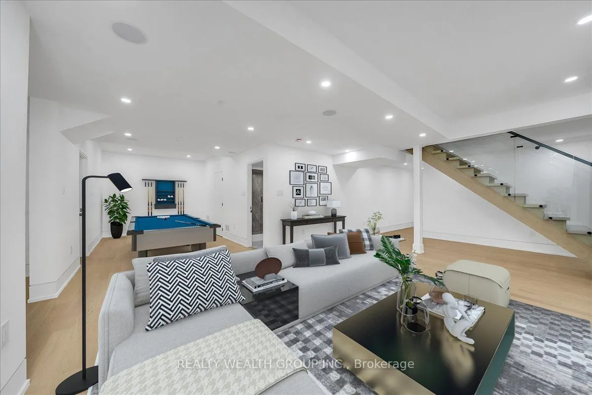 2 Kingsbury Crescent
