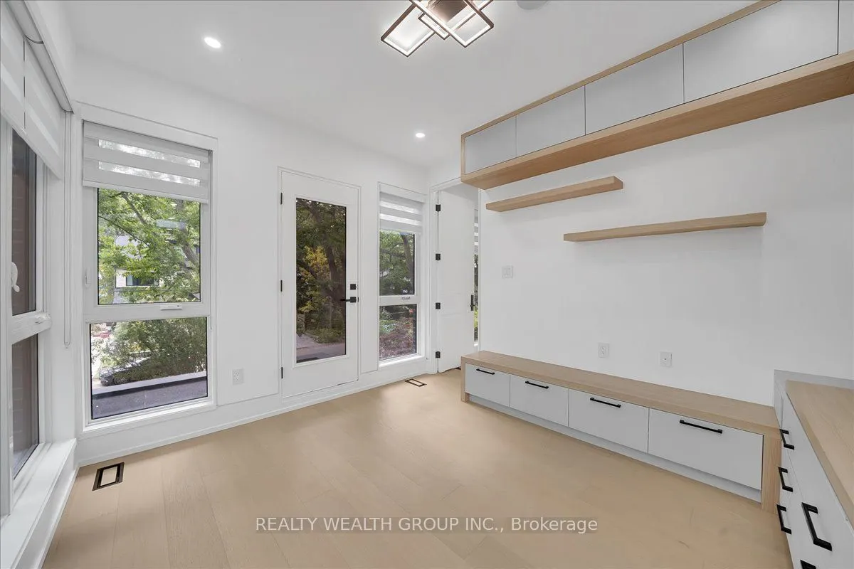 2 Kingsbury Crescent