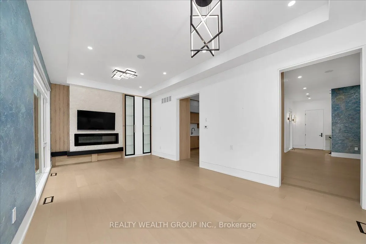 2 Kingsbury Crescent