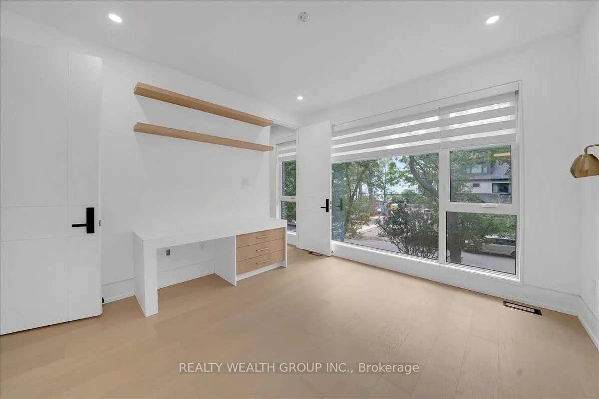 2 Kingsbury Crescent