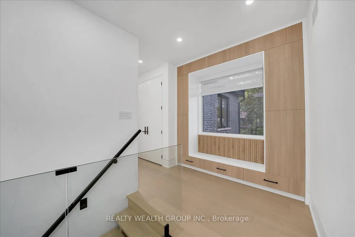 2 Kingsbury Crescent