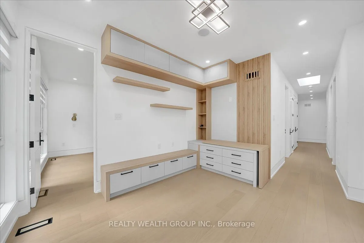 2 Kingsbury Crescent