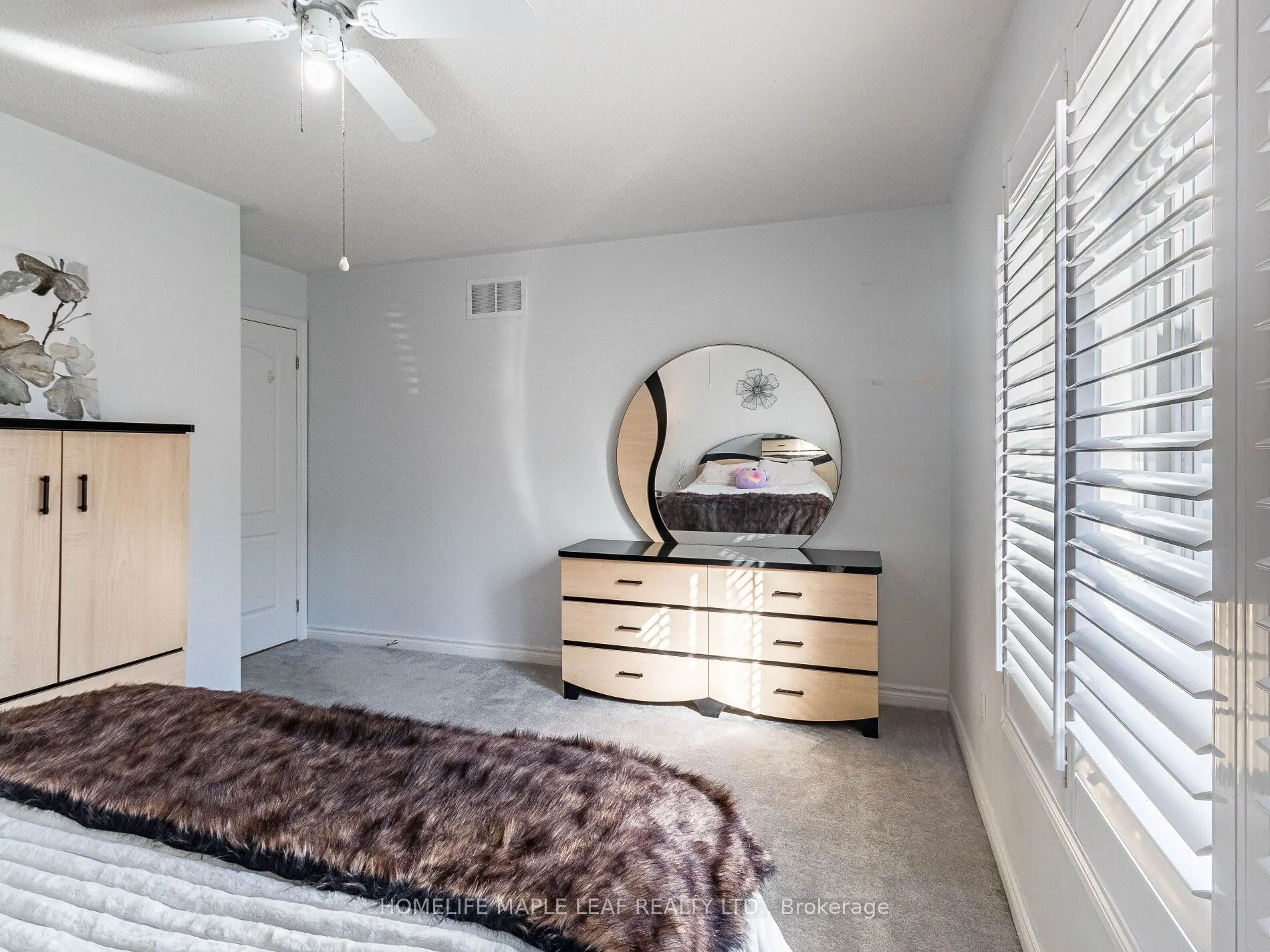 350 Lakebreeze Drive #8