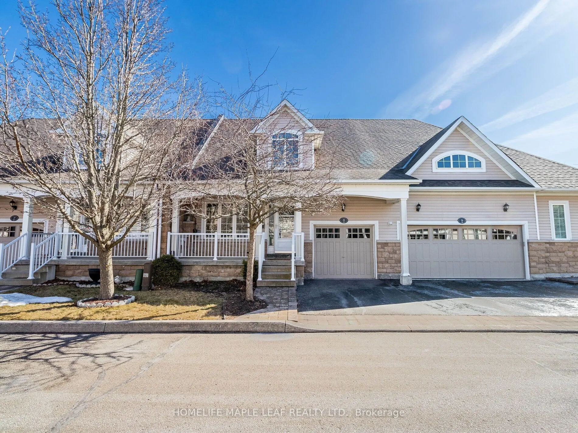 350 Lakebreeze Drive #8