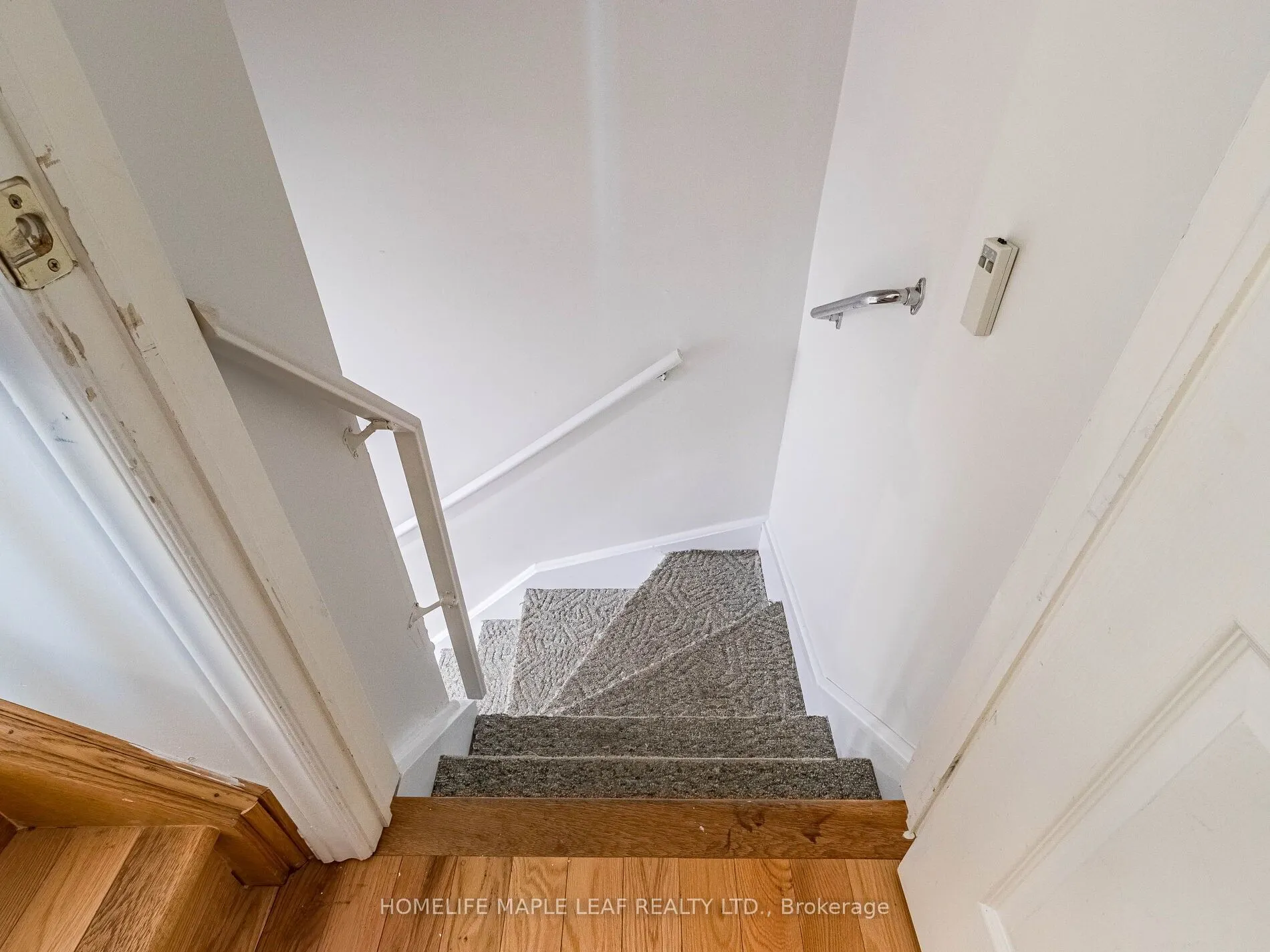 350 Lakebreeze Drive #8