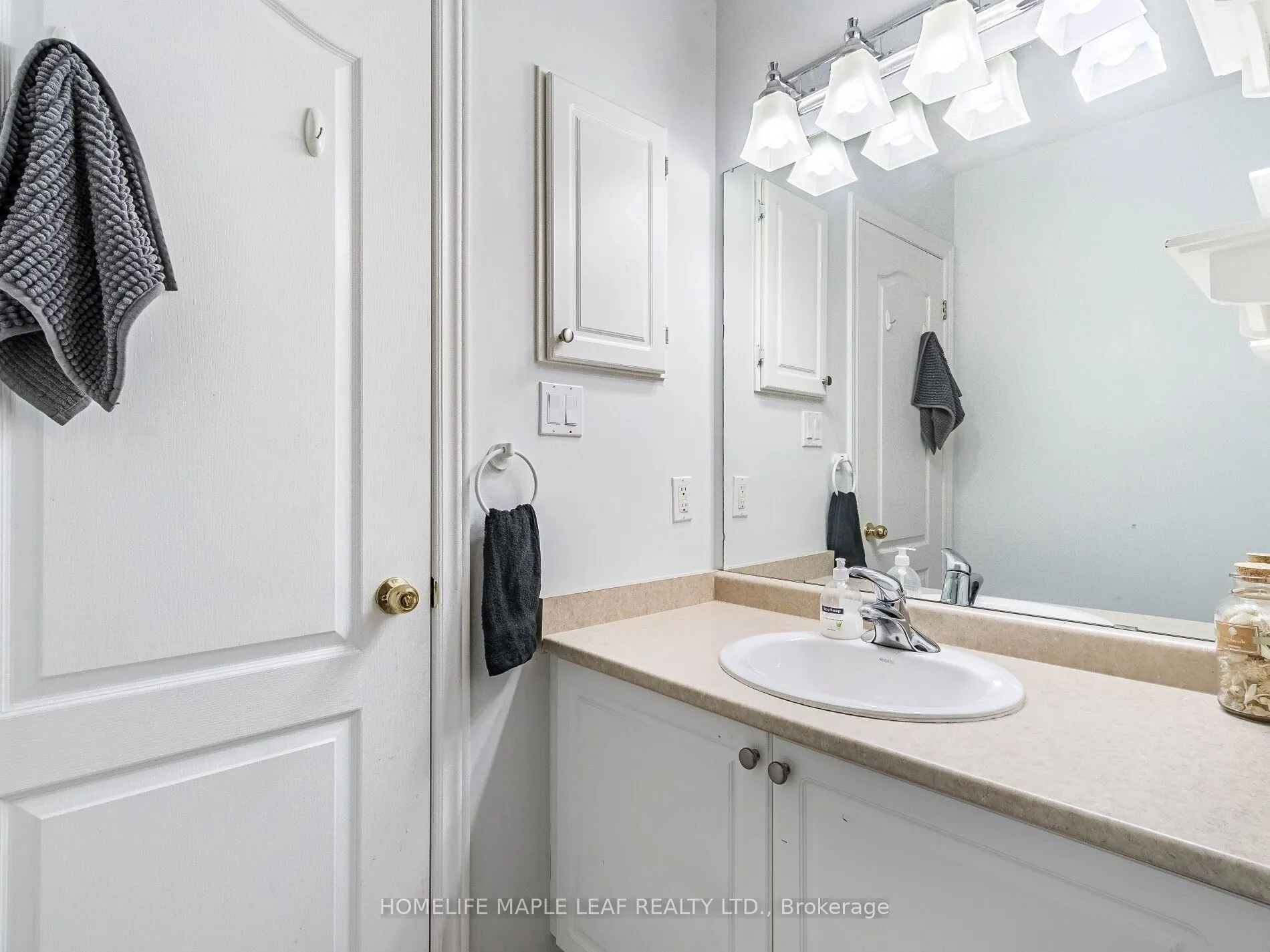 350 Lakebreeze Drive #8