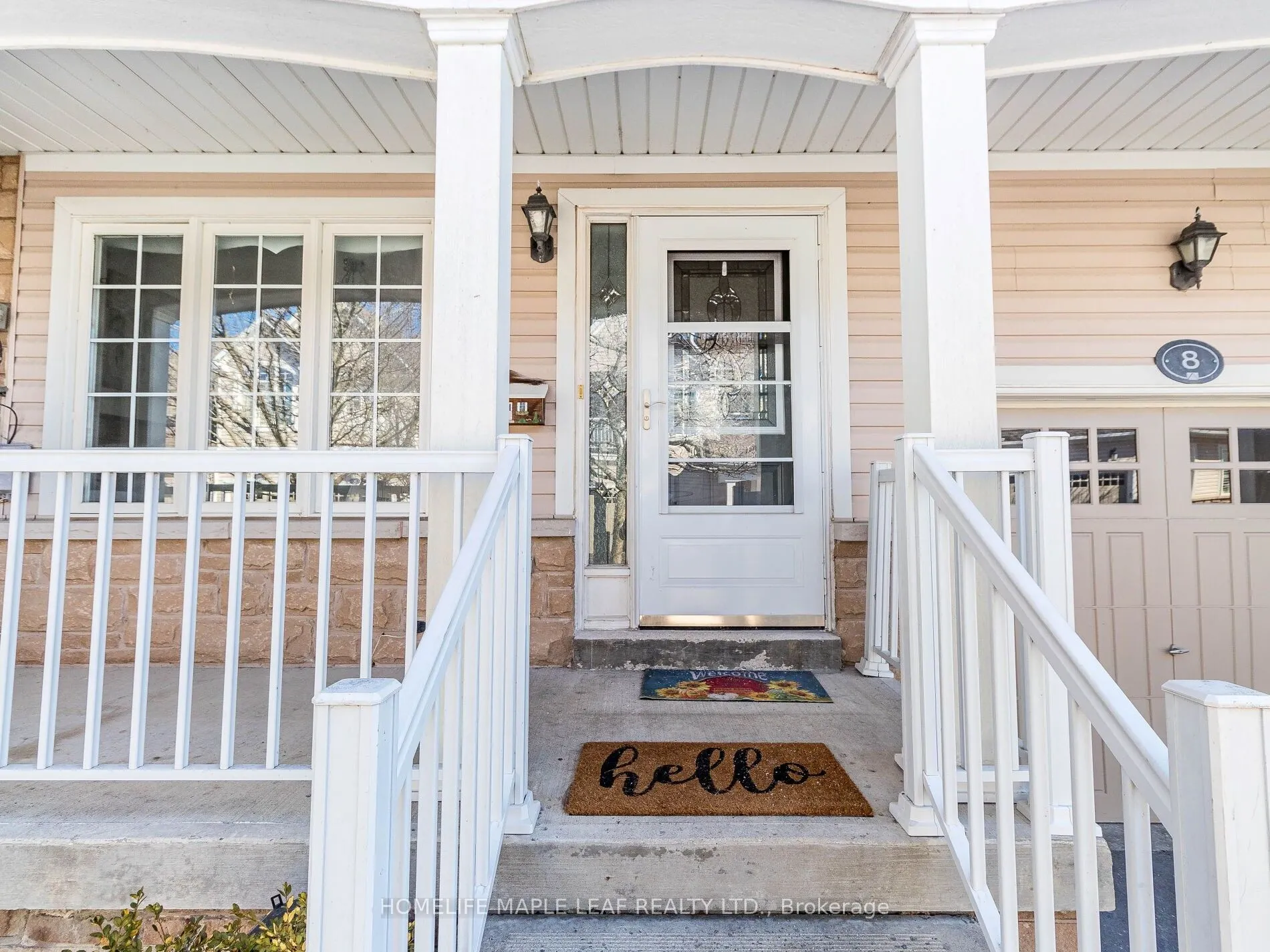 350 Lakebreeze Drive #8