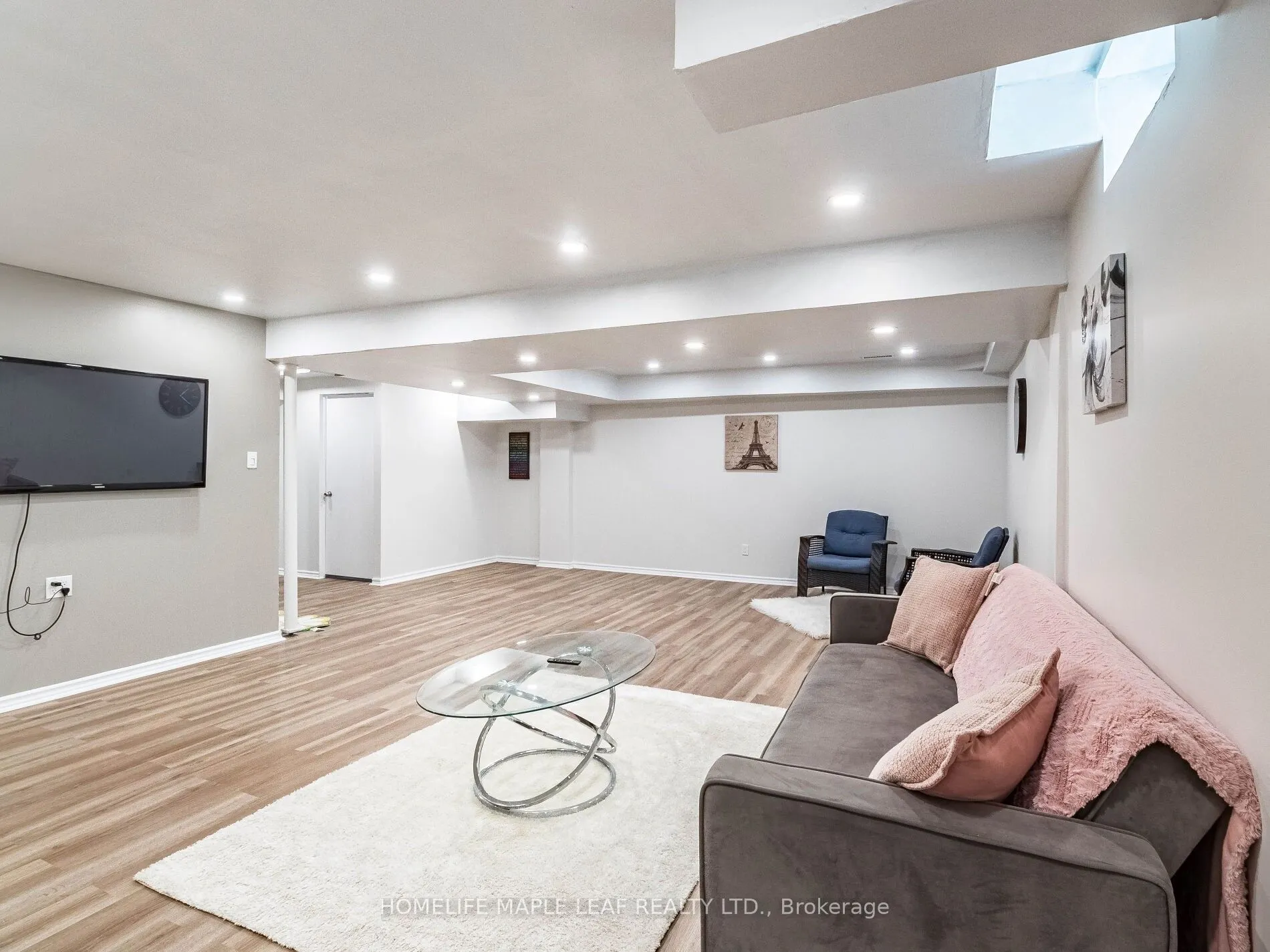 350 Lakebreeze Drive #8