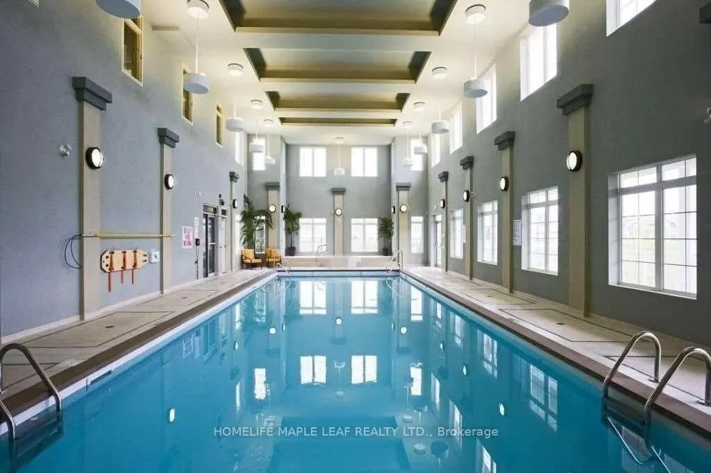 350 Lakebreeze Drive #8