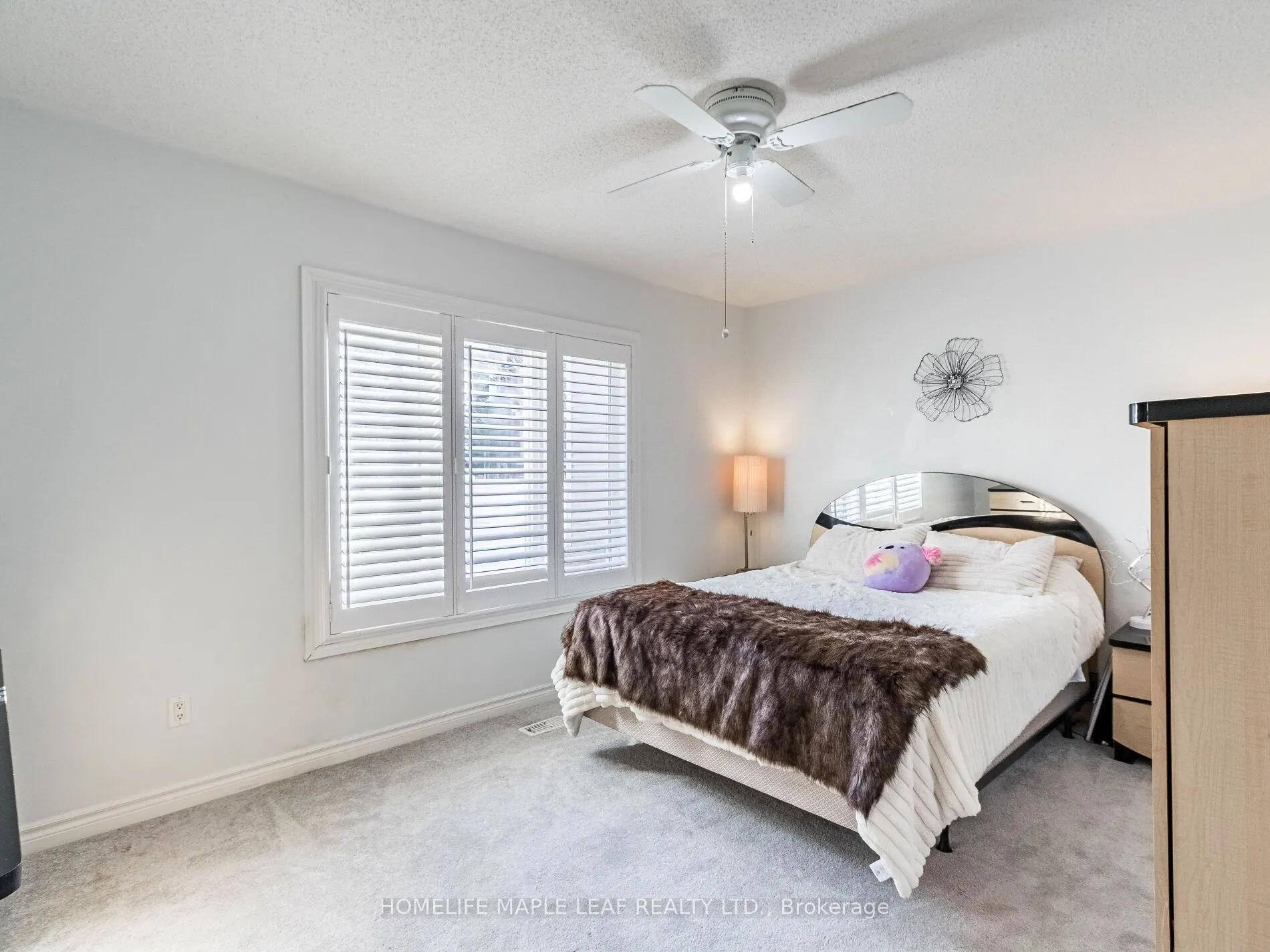 350 Lakebreeze Drive #8