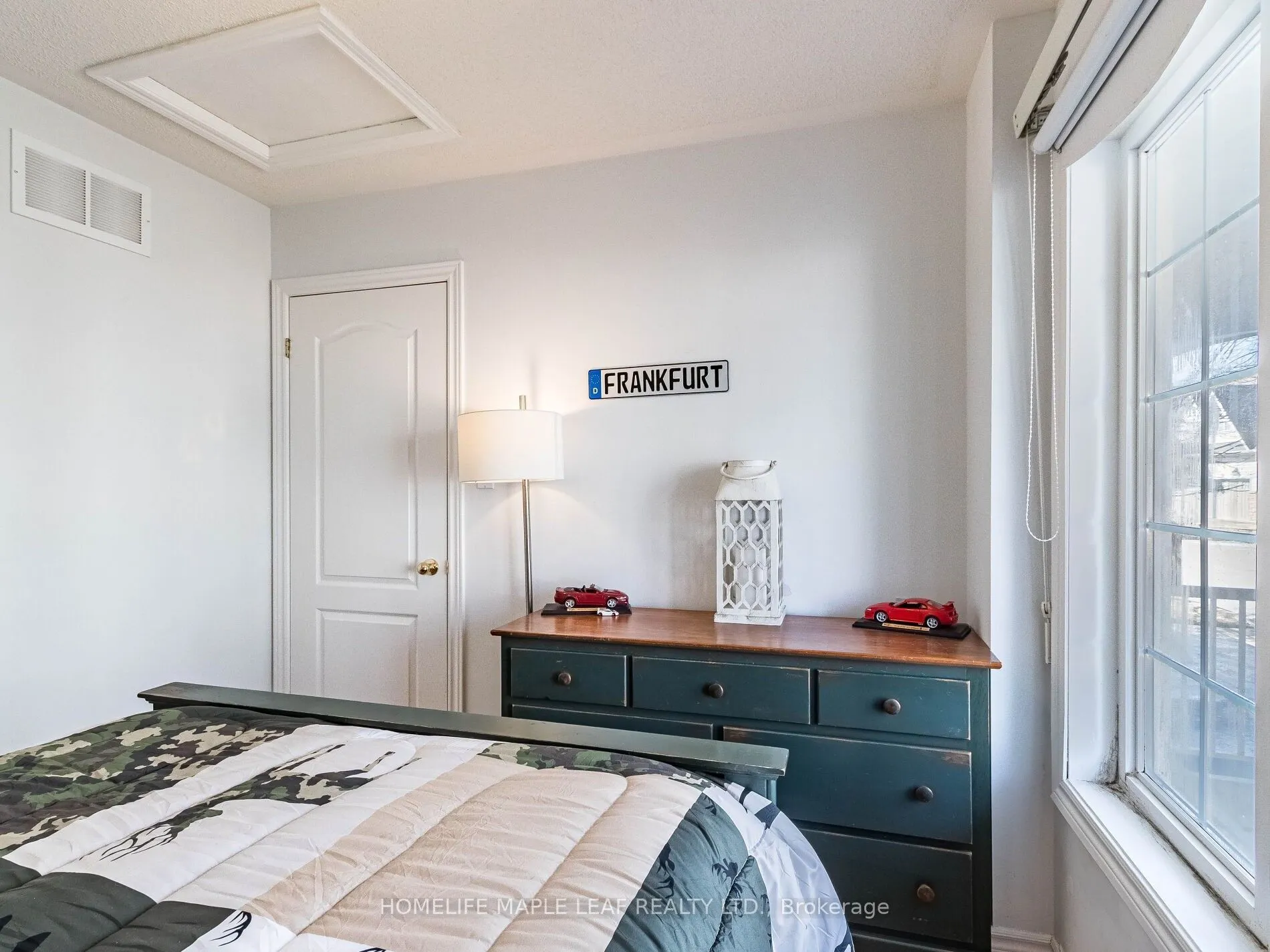 350 Lakebreeze Drive #8