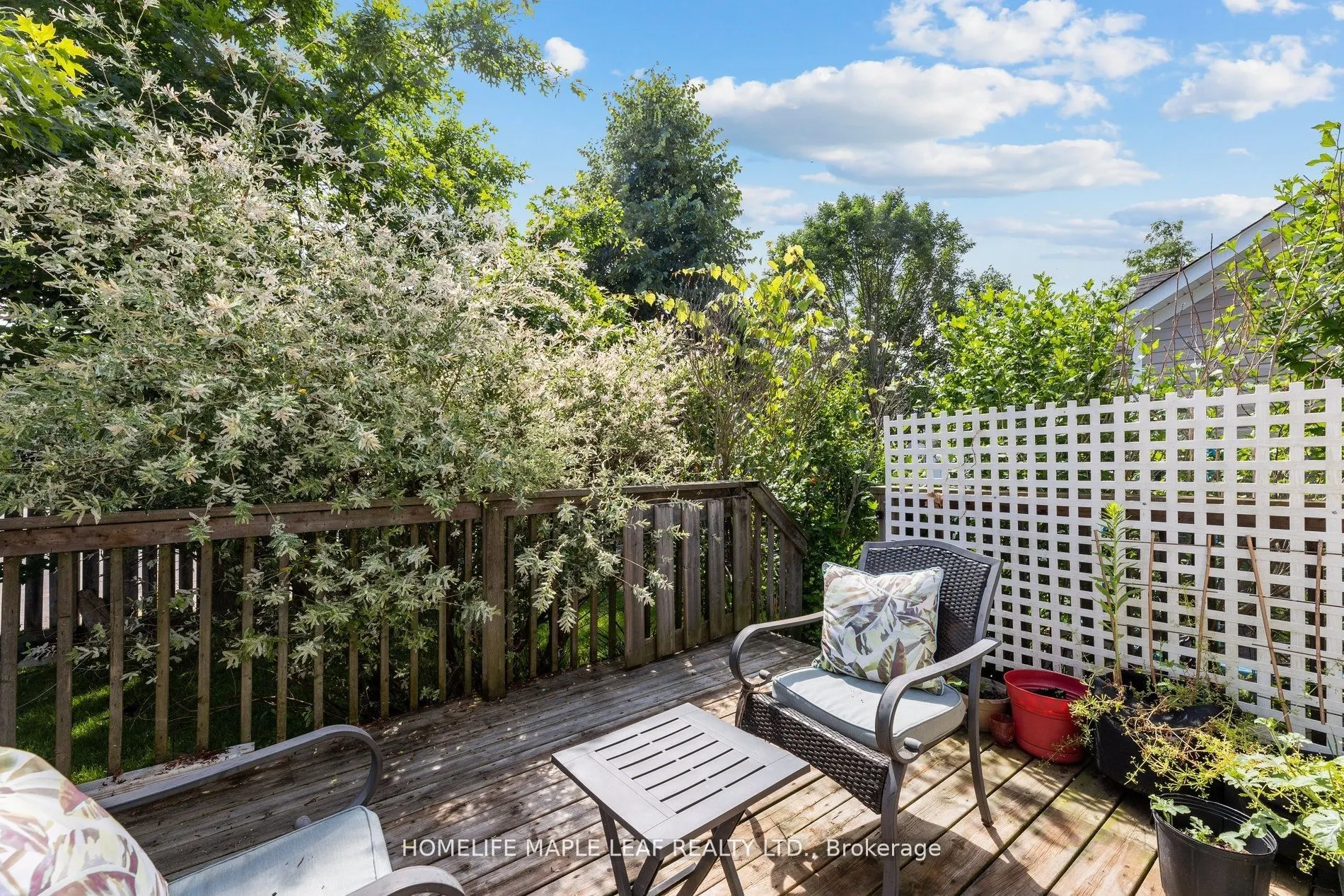 350 Lakebreeze Drive #8