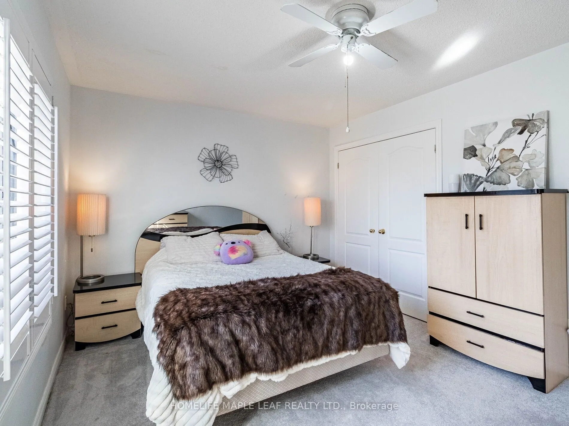 350 Lakebreeze Drive #8
