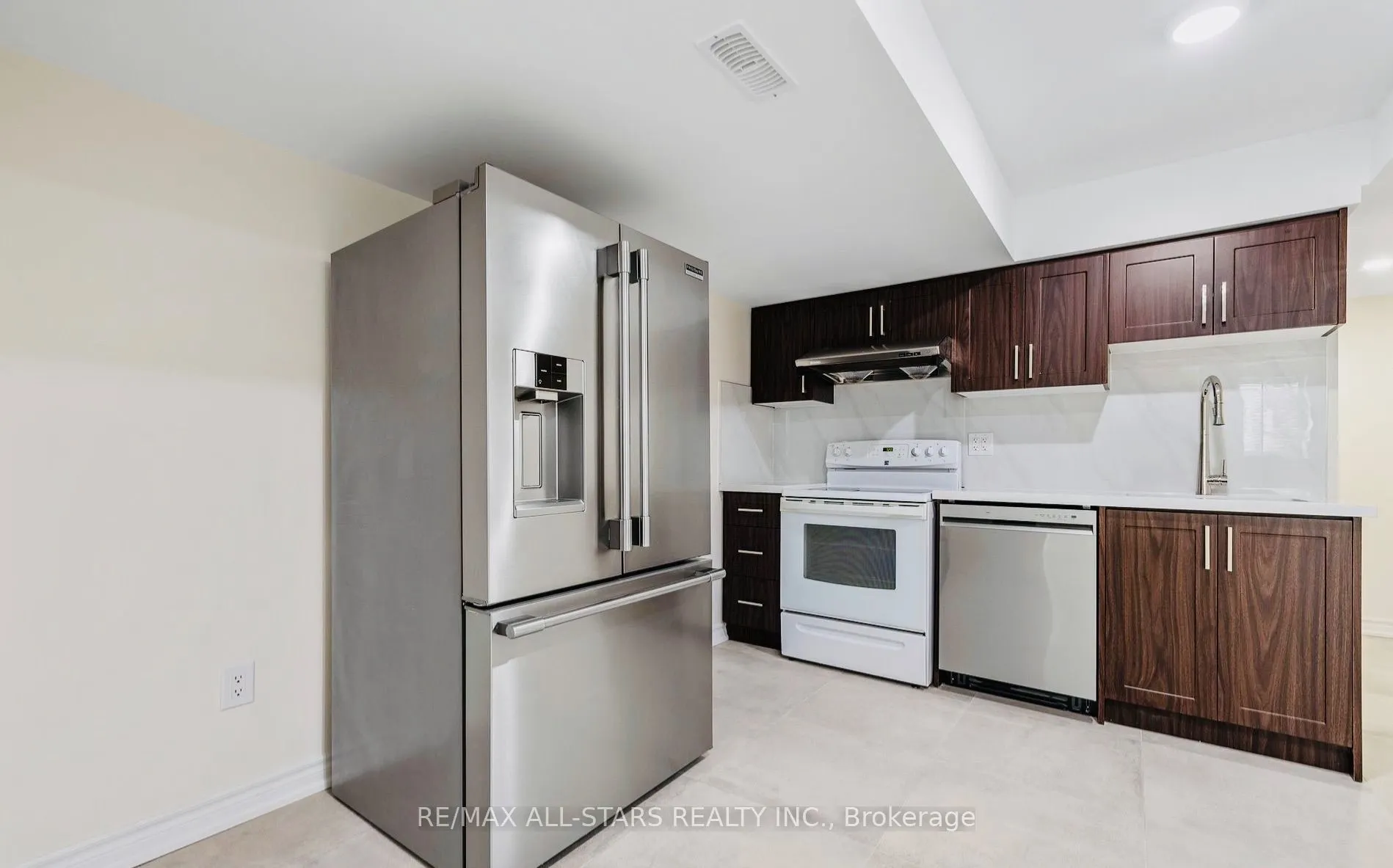 23 Hyacinth Crescent #Basement